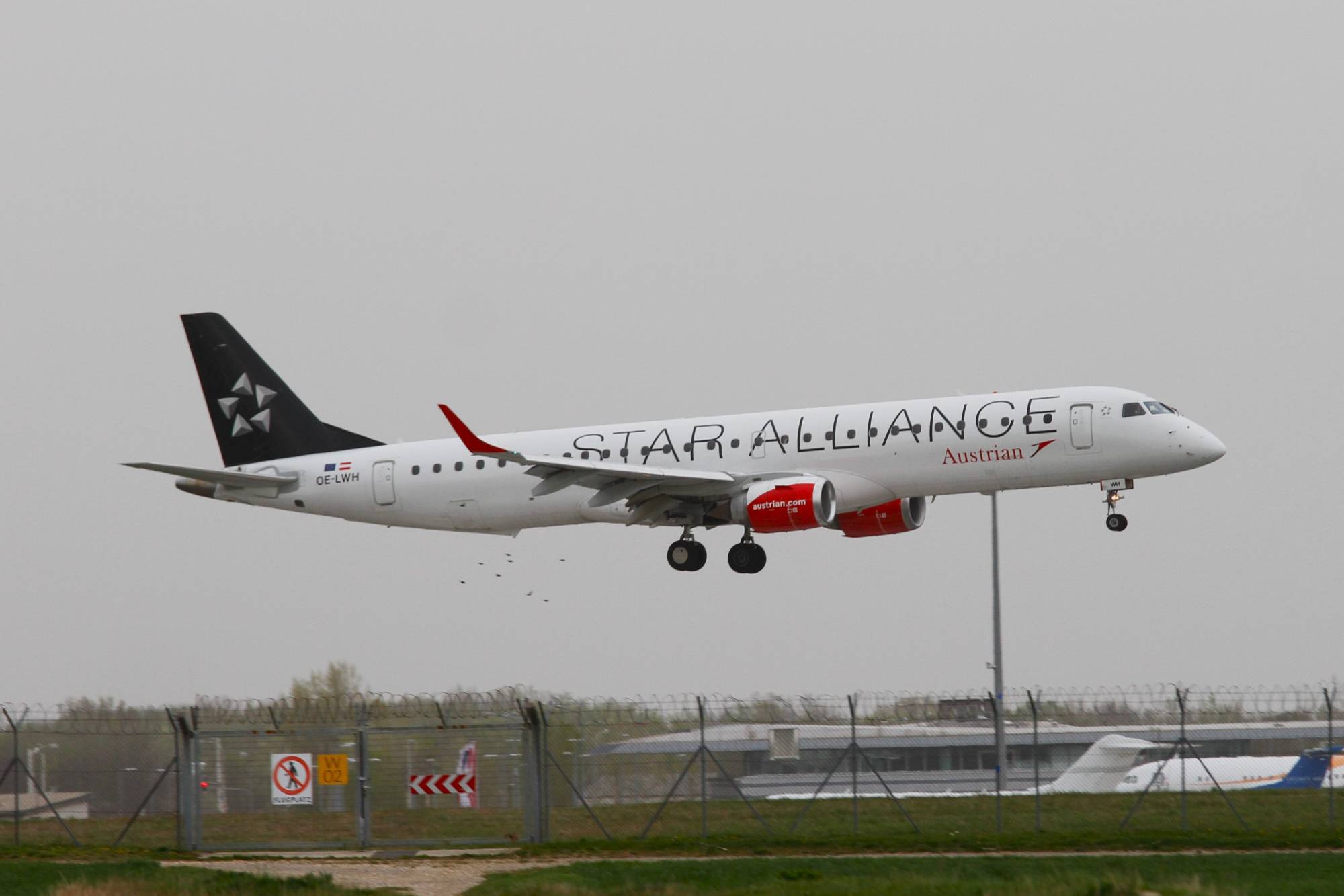 Austrian Airlines OE-LWH at LOWW by Jetcob