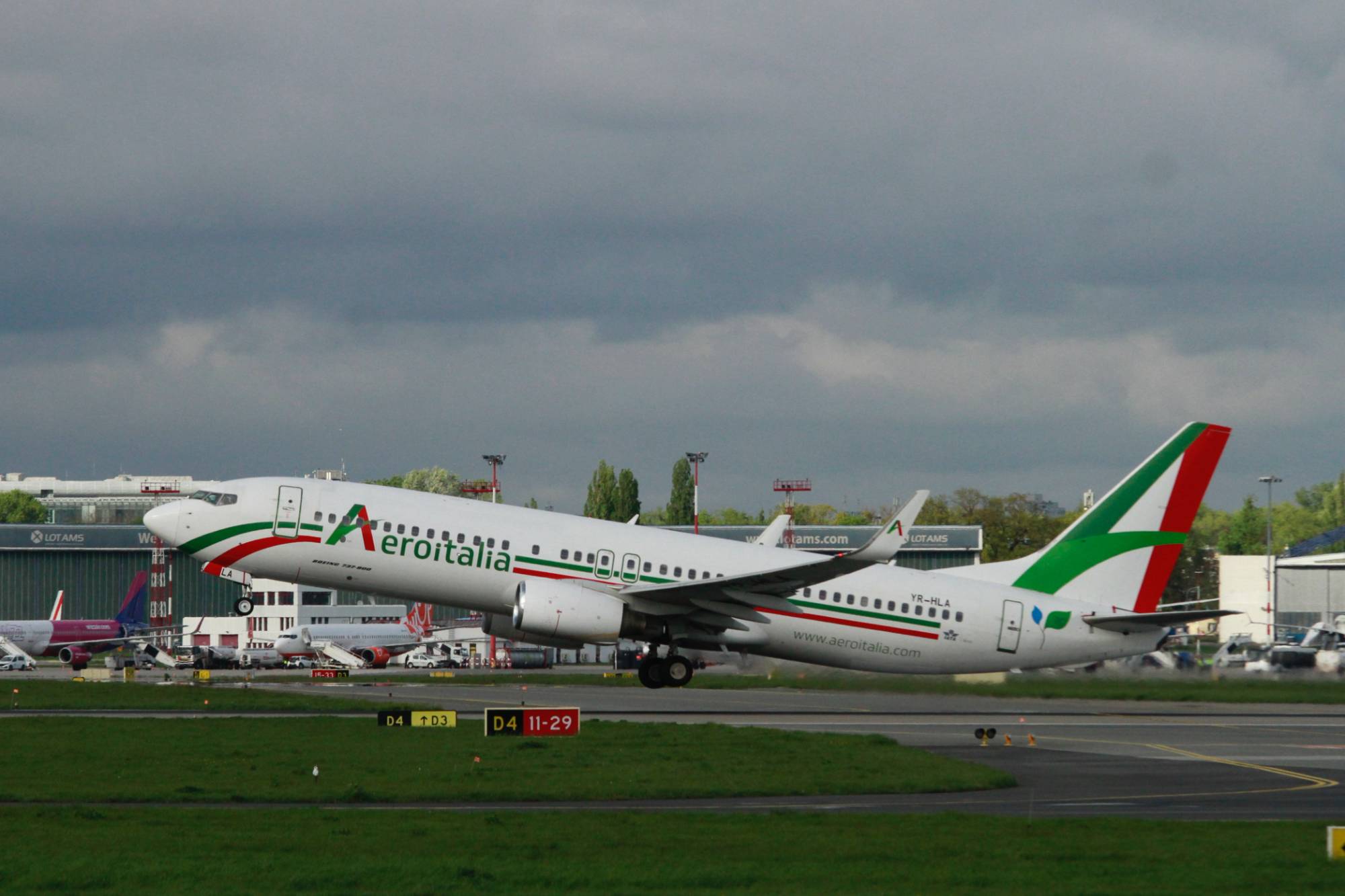 Aeroitalia YR-HLA at EPWA by Jetcob