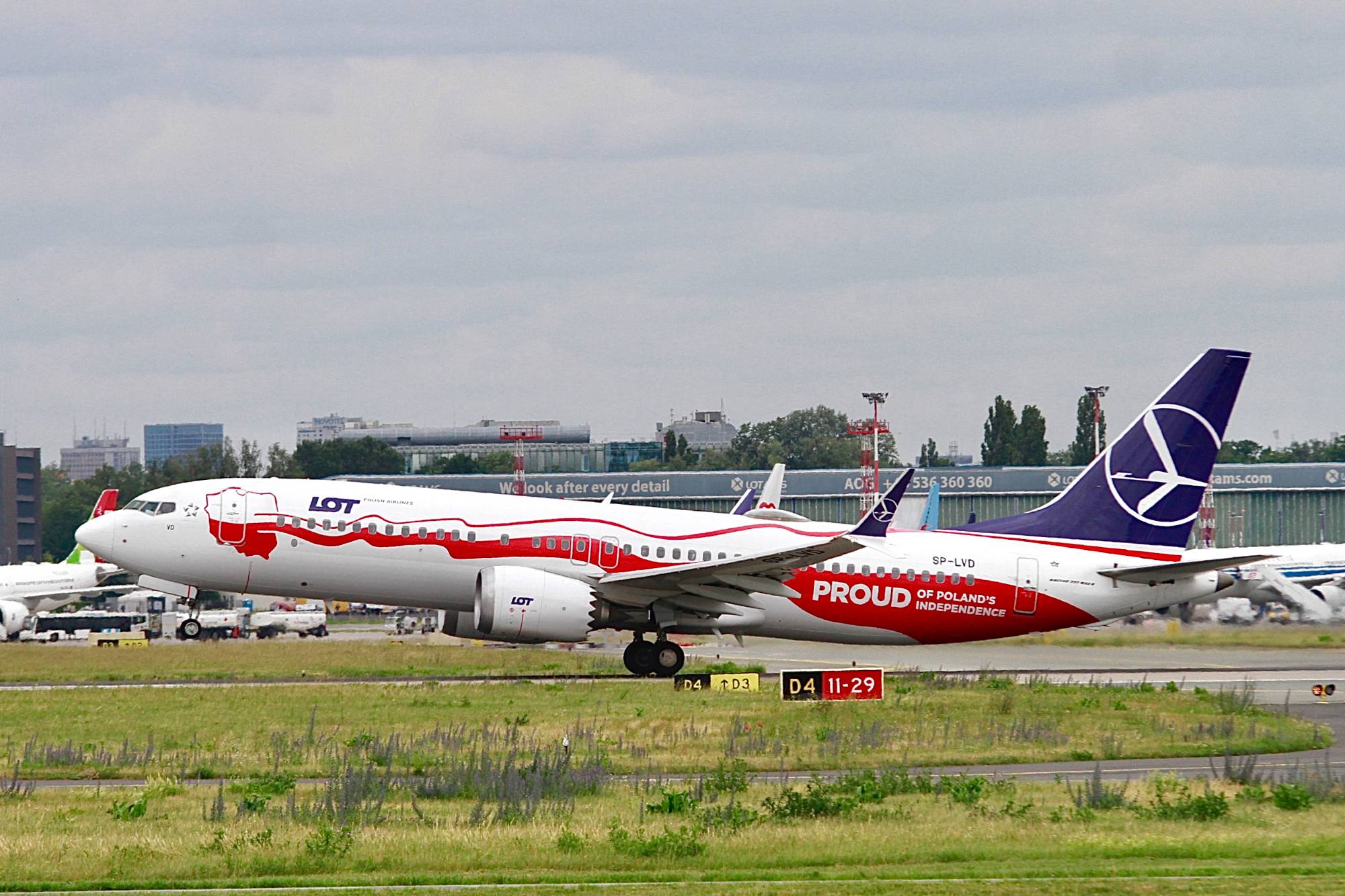LOT SP-LVD at EPWA by Jetcob