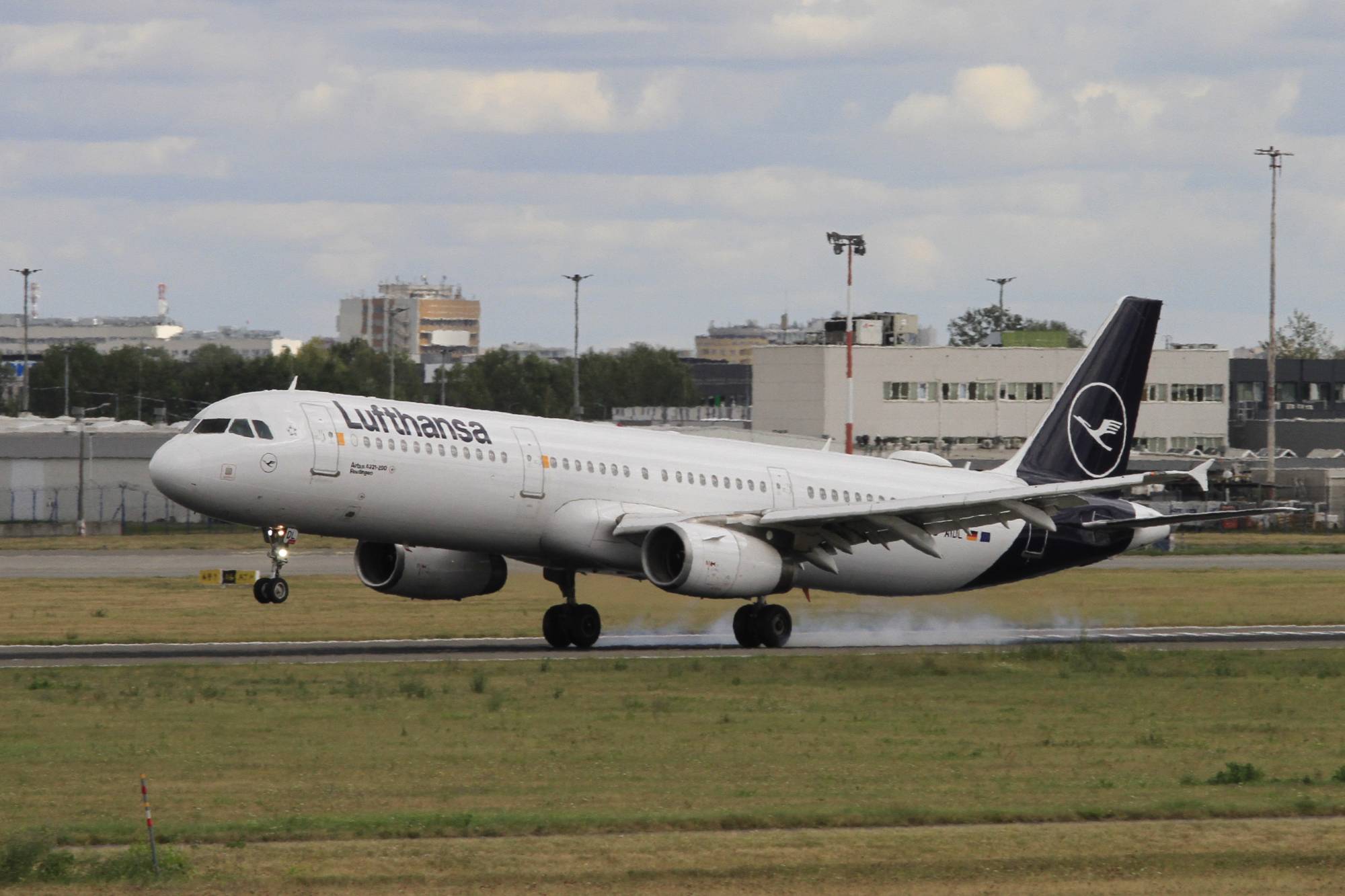 Lufthansa D-AIDL at EPWA by Jetcob