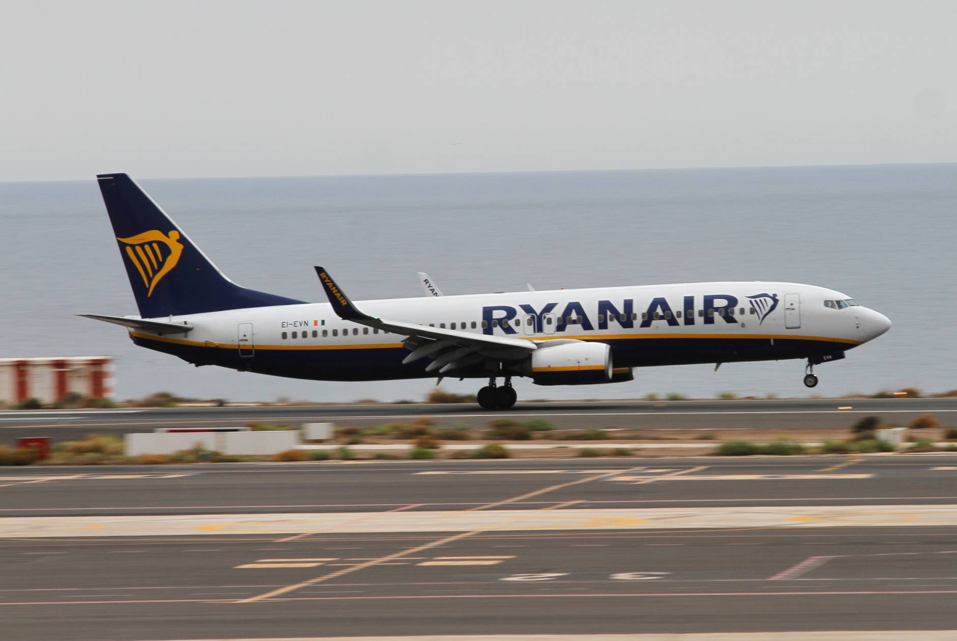 Ryanair EI-EVN at GCFV by Jetcob