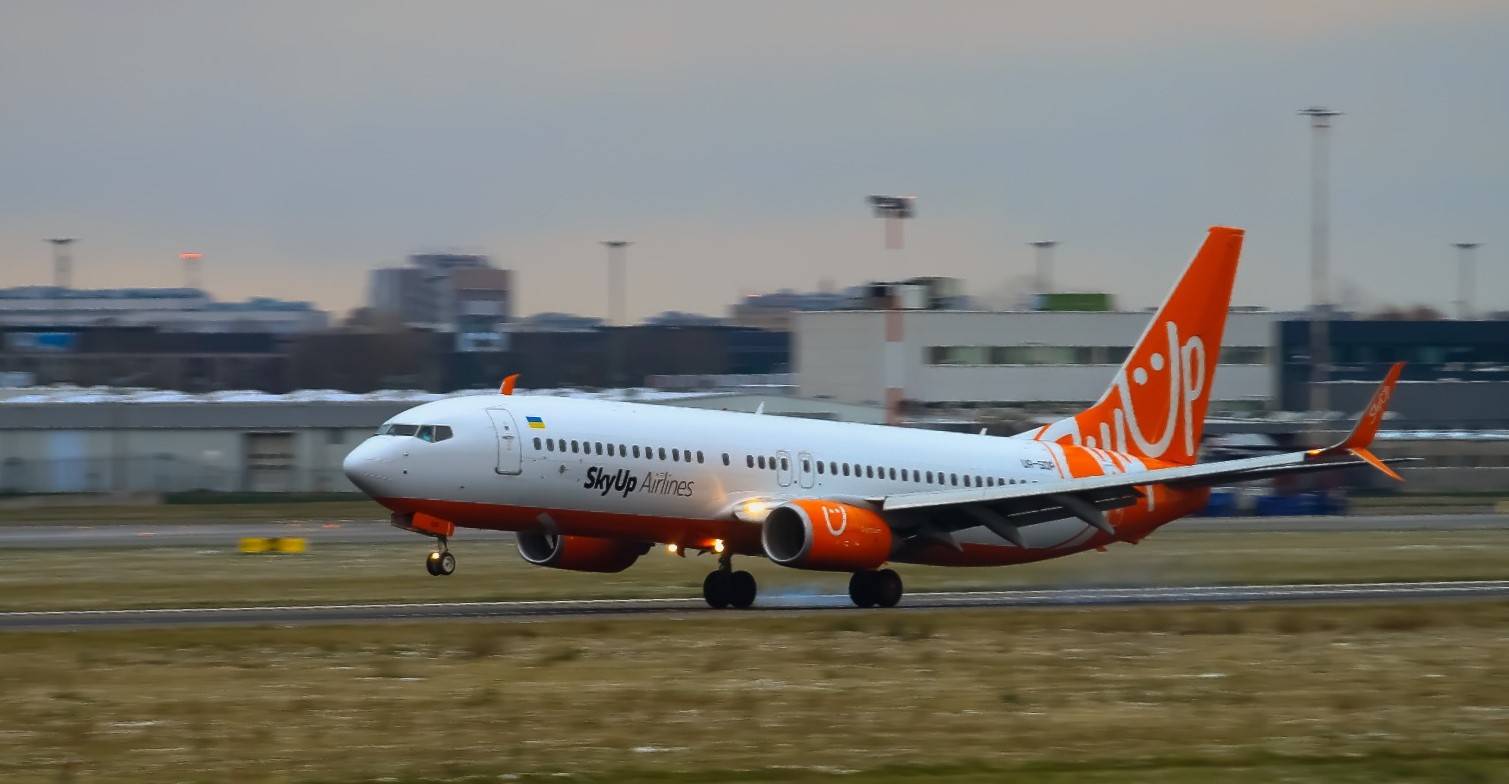 SkyUp Airlines UR-SQP at EPWA by Jetcob