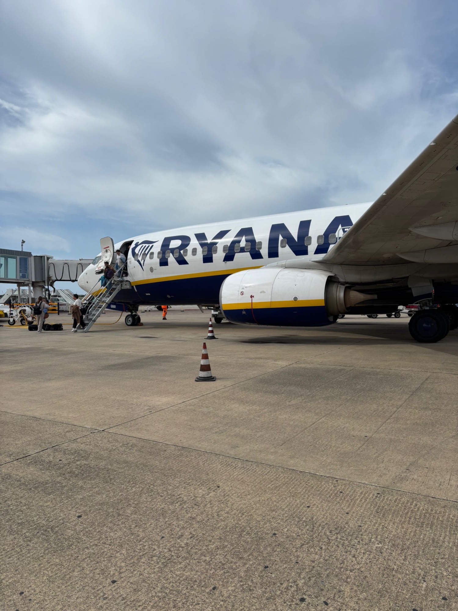 Ryanair 9H-QBR at EDDV by jakobharnisch