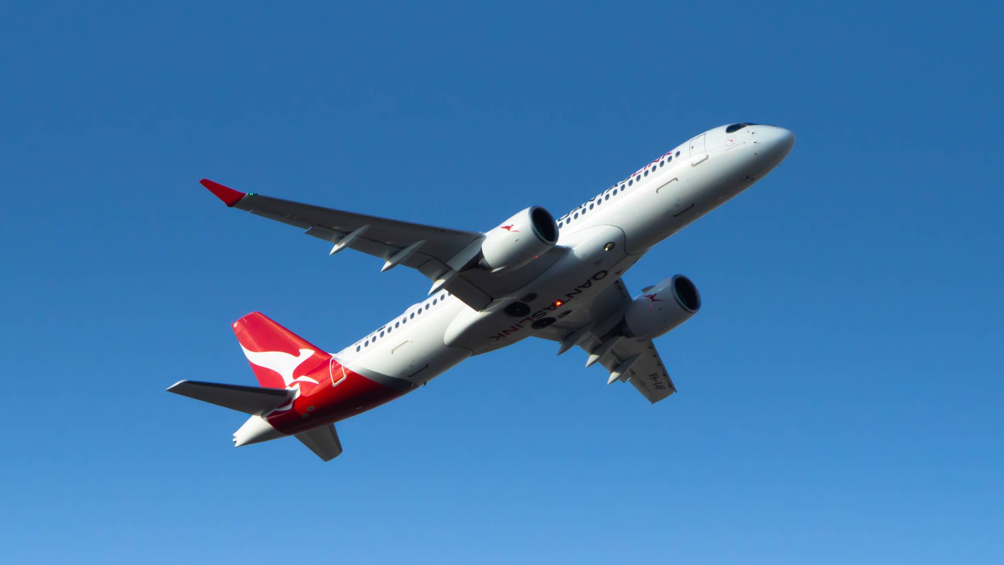 Qantas VH-X4C at YMML by planespotting_au