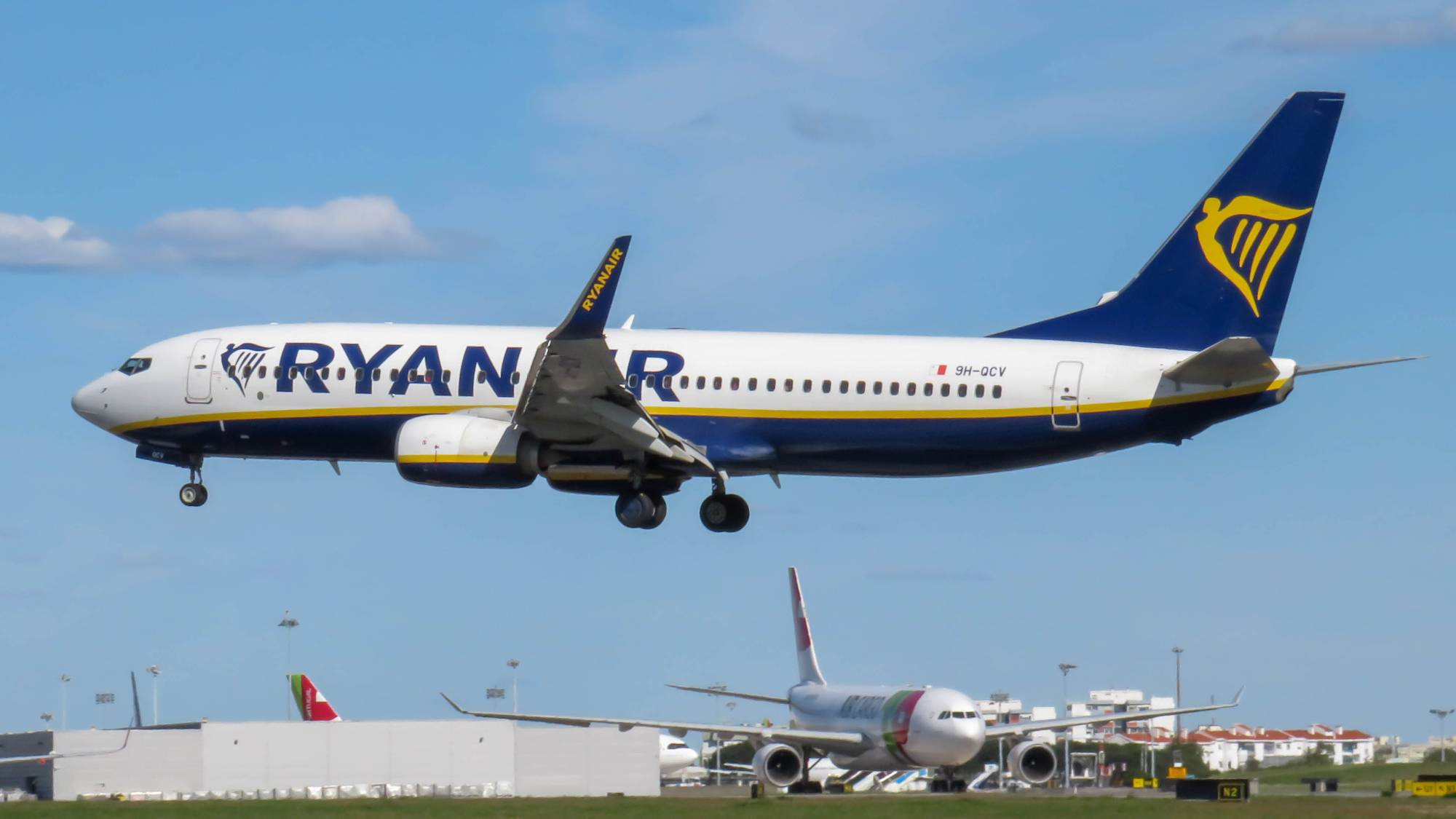 Ryanair 9H-QCV at LPPT by resg233