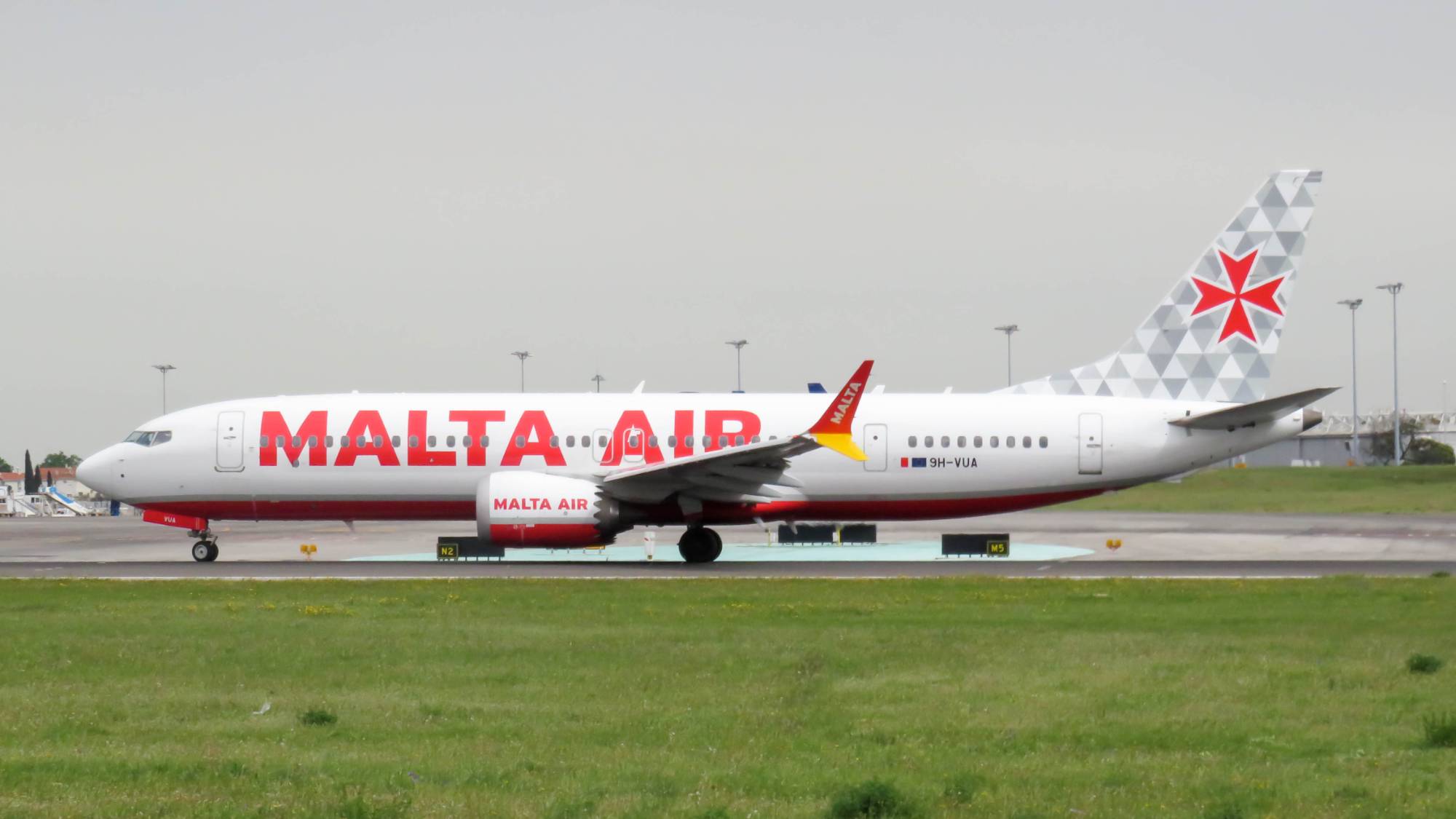 Malta Air 9H-VUA at LPPT by resg233