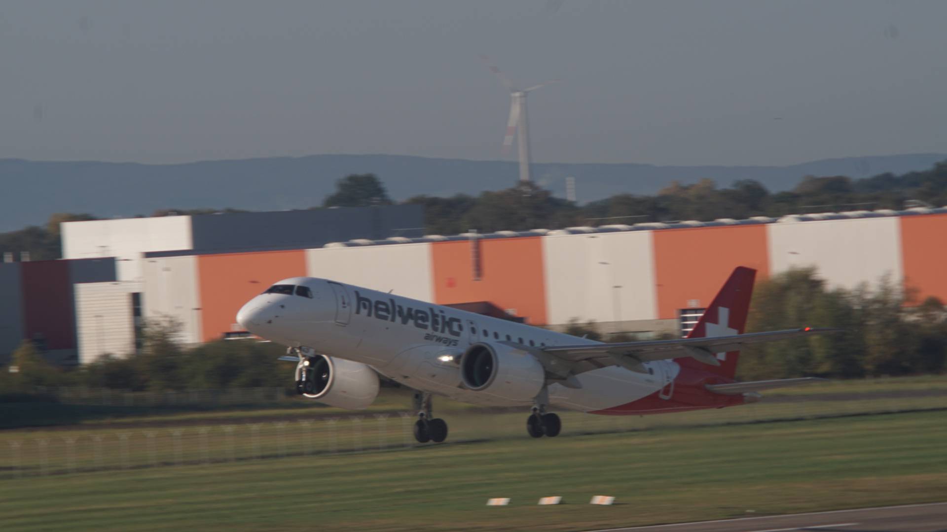 Hevaltic HB-AZF at EDDV by Jompy