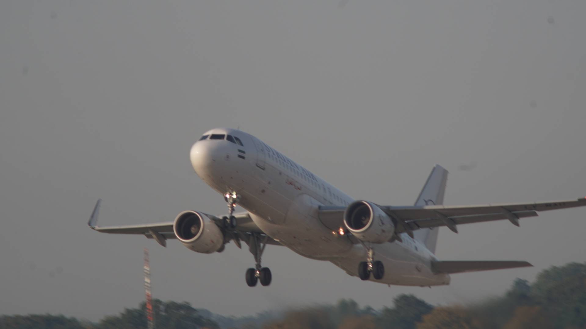 SyrianAir LY-MAU at EDDV by Jompy