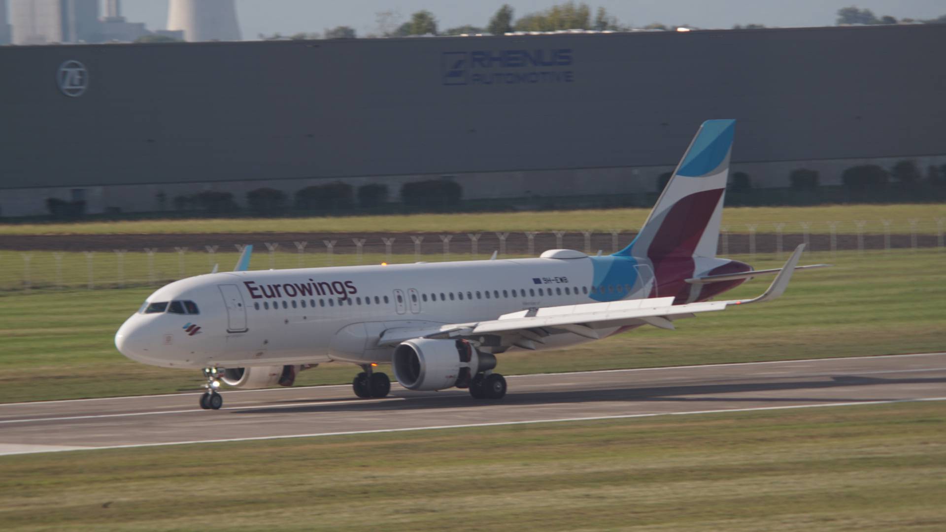 Eurowings 9H-EWB at EDDV by Jompy
