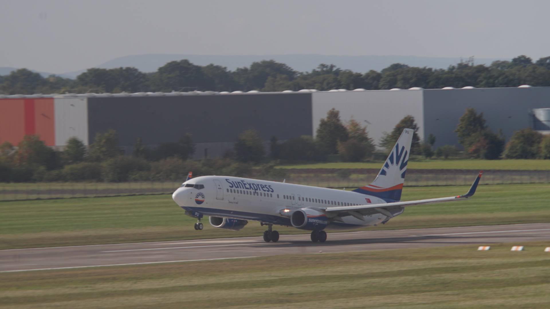 Sunexpress TC-SPU at EDDV by Jompy