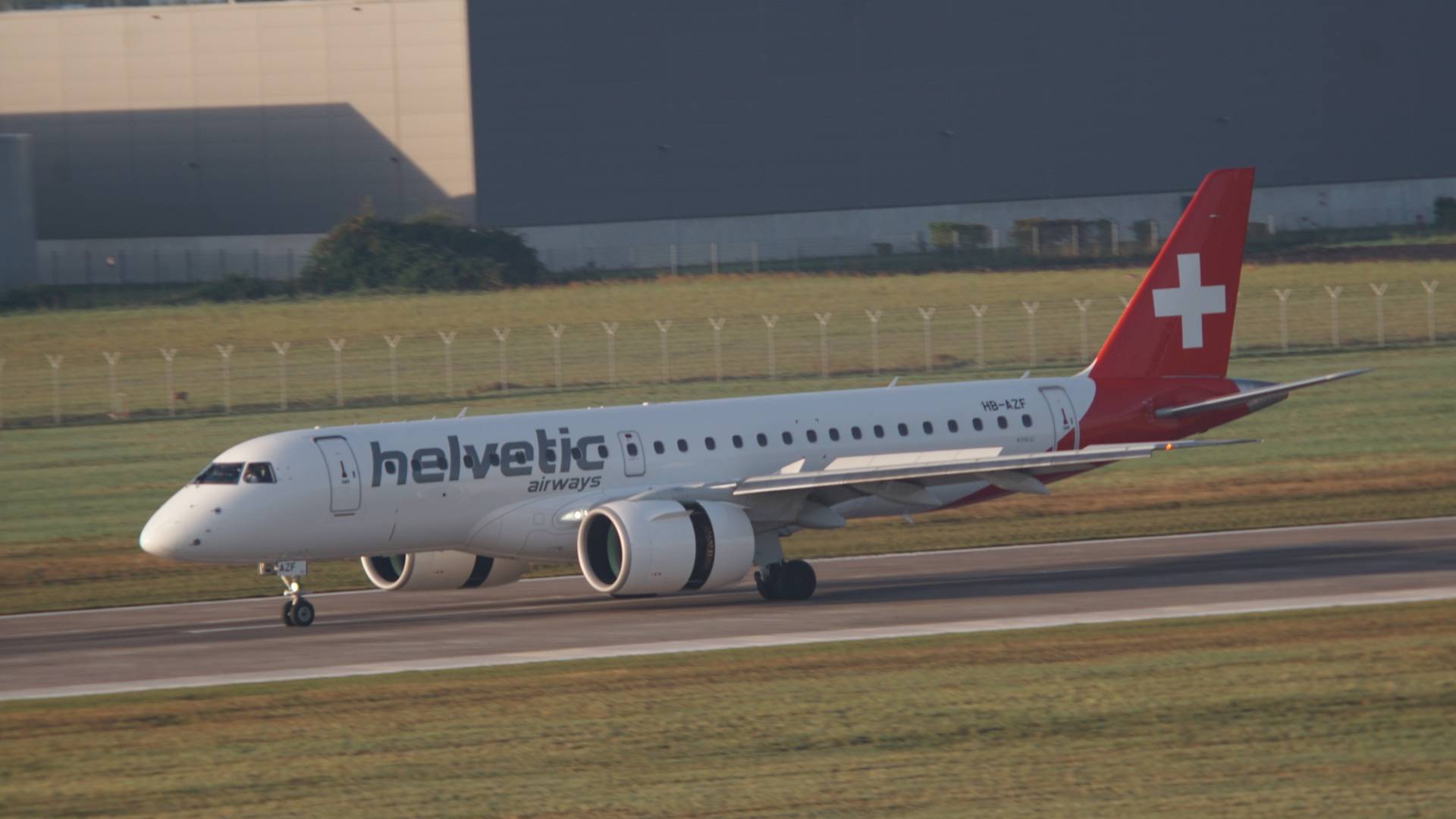 Hevaltic HB-AZF at EDDV by Jompy