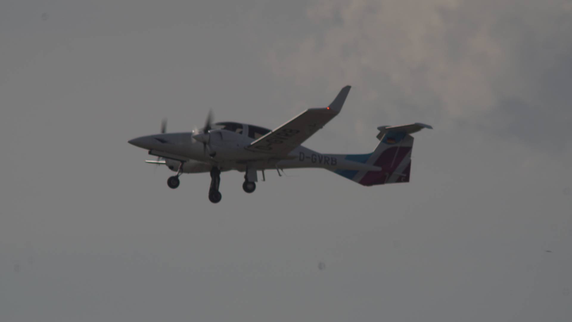 European flight school D-GVRB at EDDV by Jompy