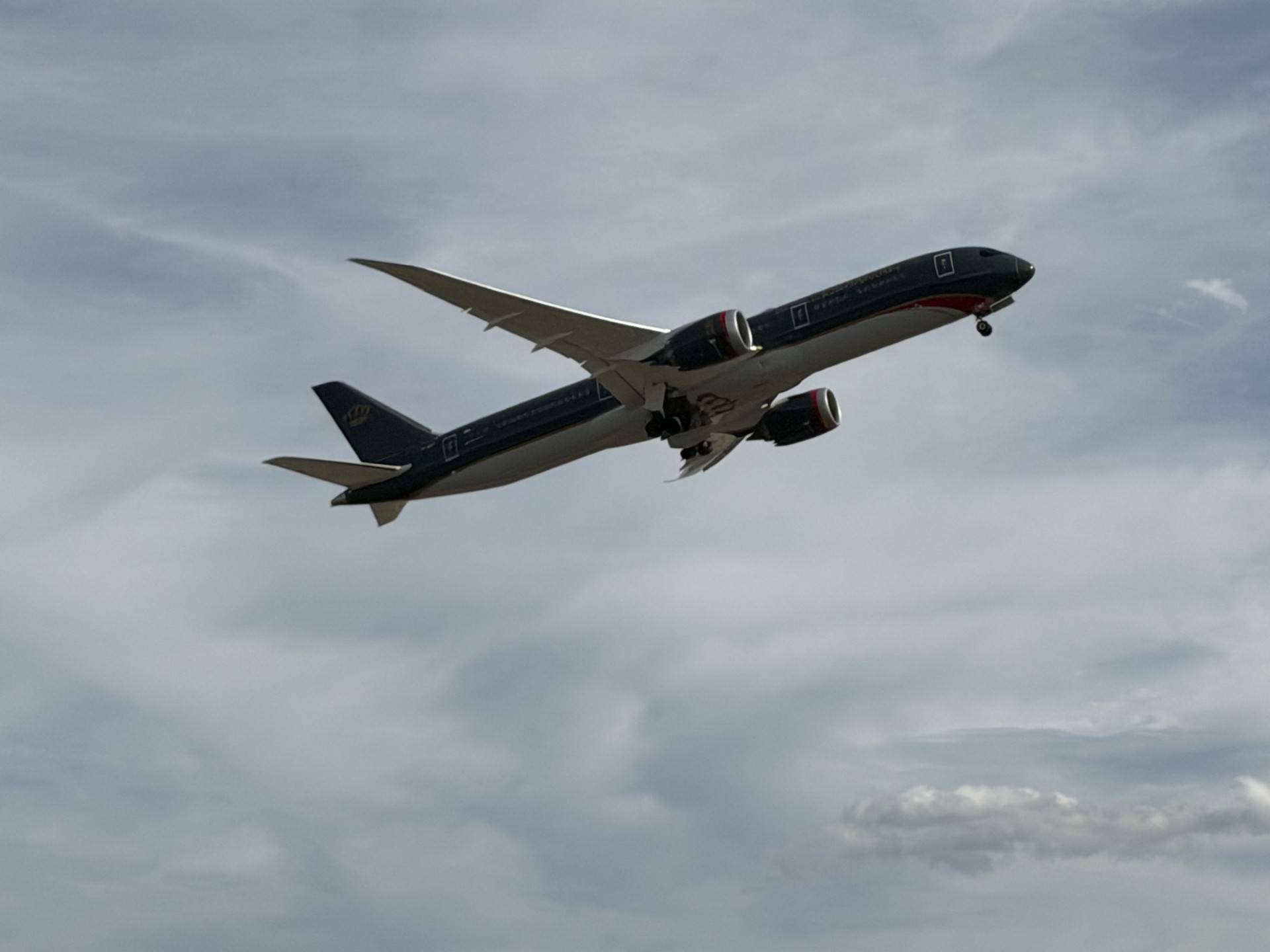 Royal Jordanian JY-RBC at EGLL by evanst28