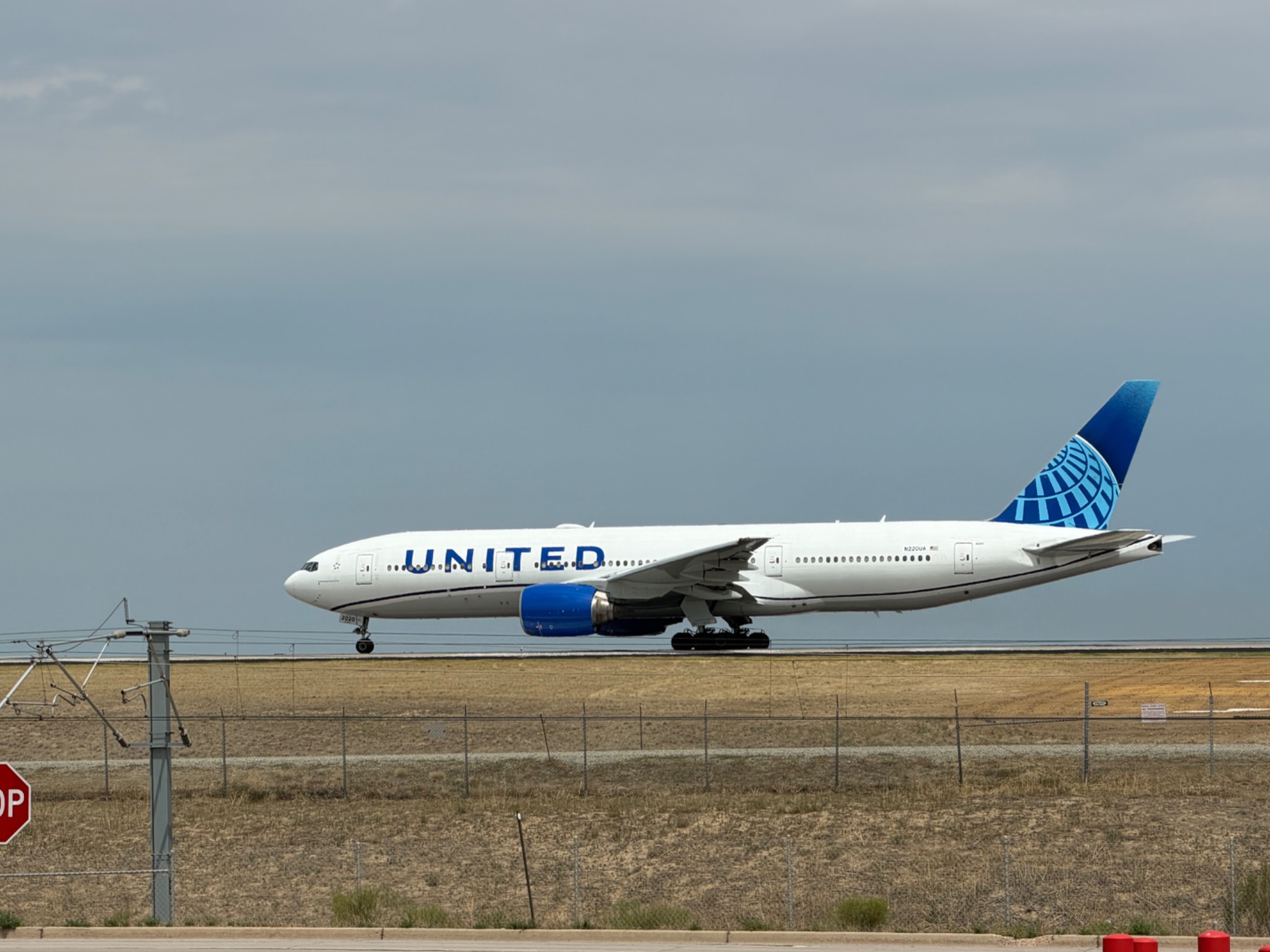 United Airlines N220UA at KDEN by tyty_photographs