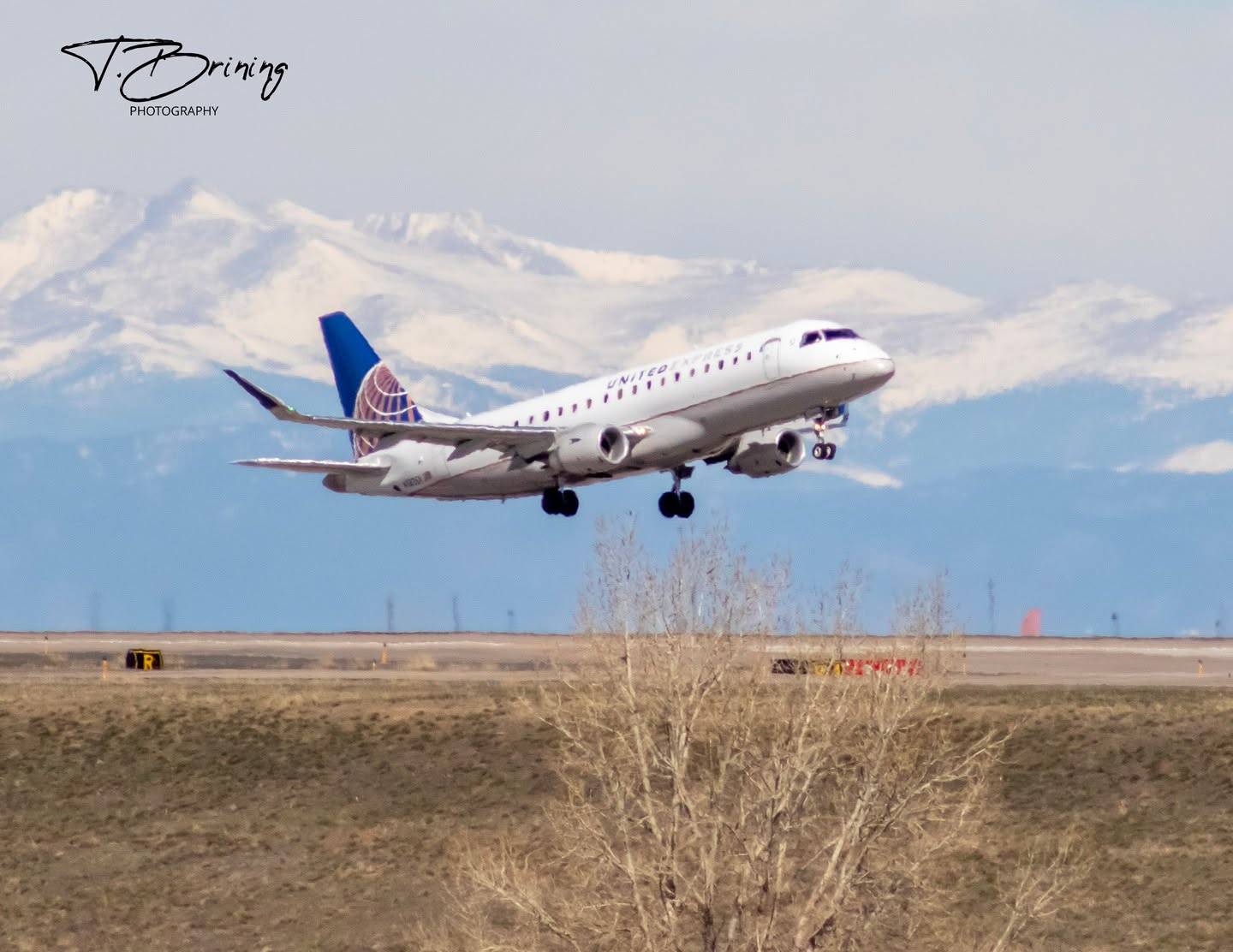 United Express N133SY at KDEN by tyty_photographs