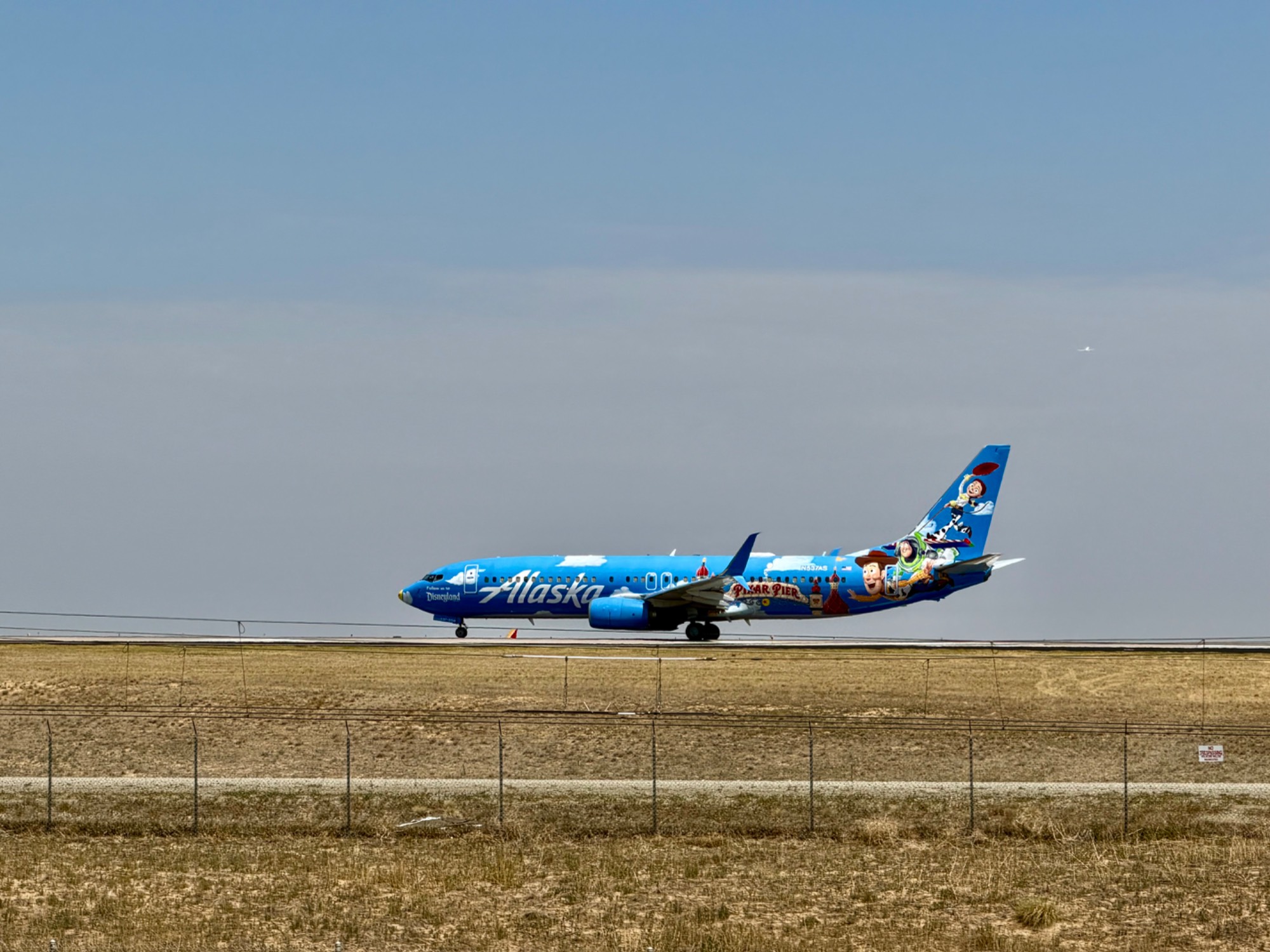 Alaska Airlines N537AS at KDEN by tyty_photographs