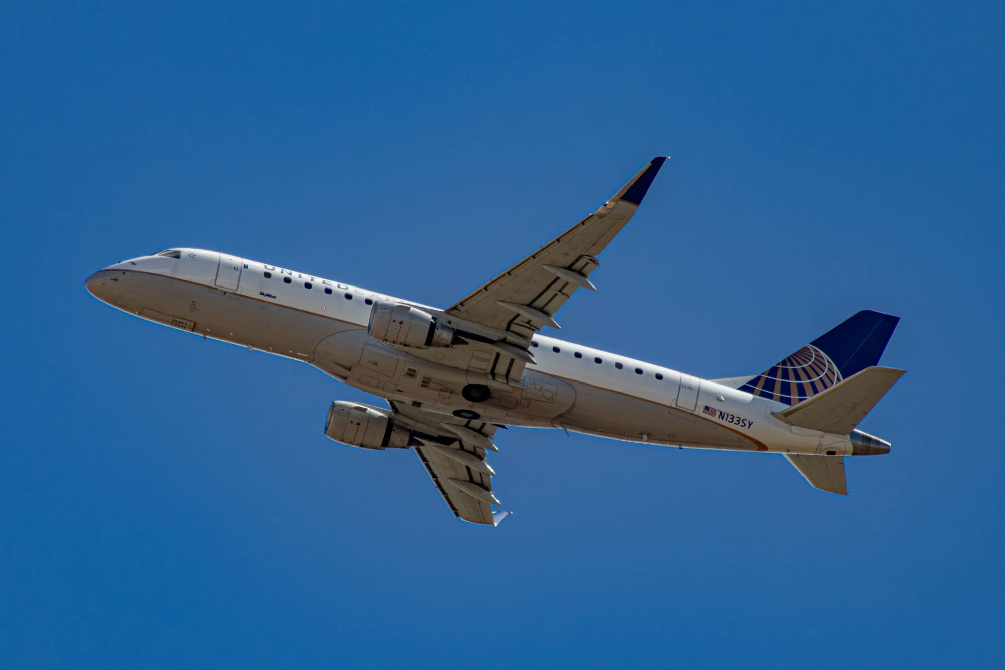 United Express N133SY at KDEN by tyty_photographs