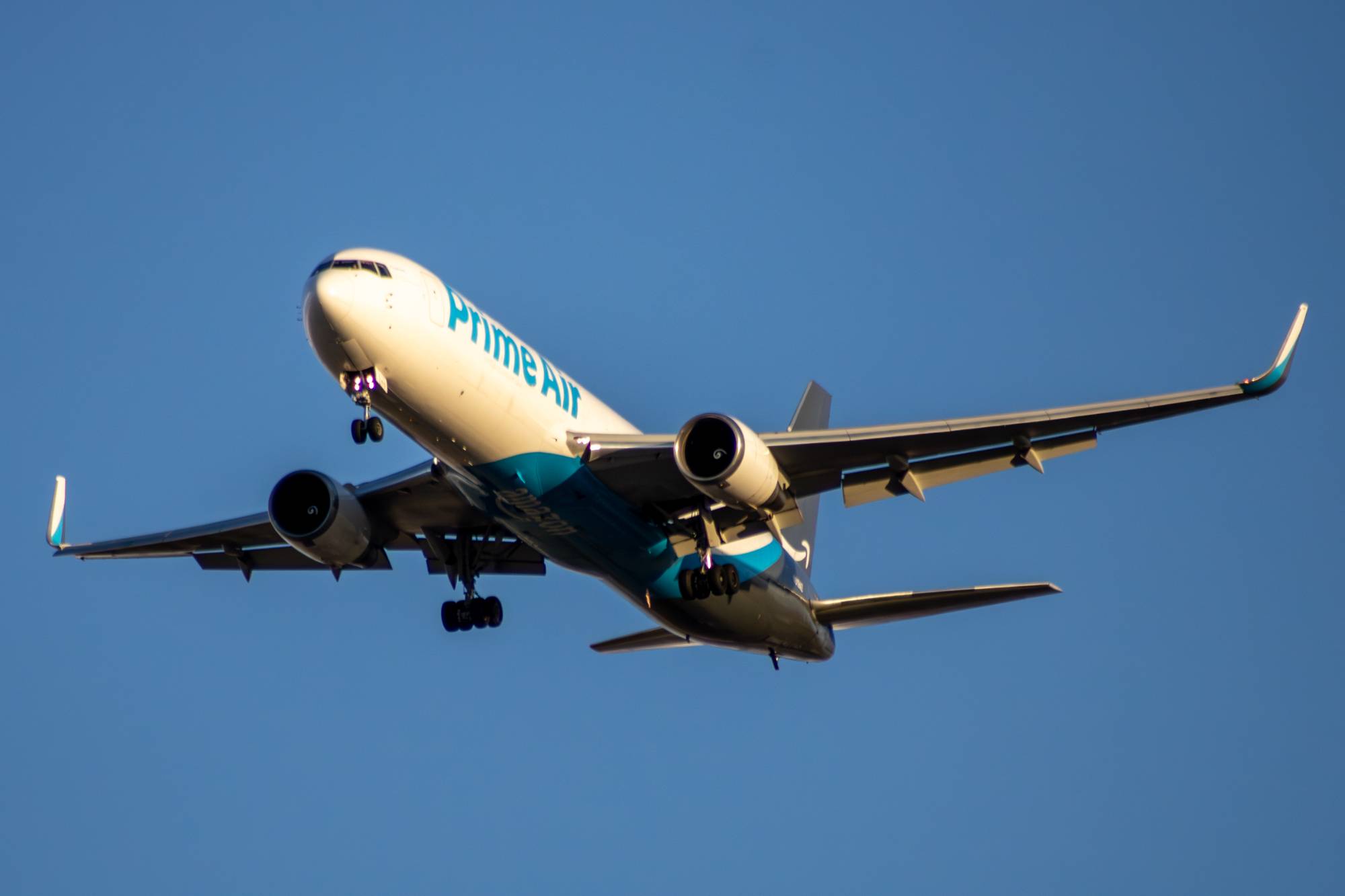 Prime Air N619AZ at KDEN by tyty_photographs