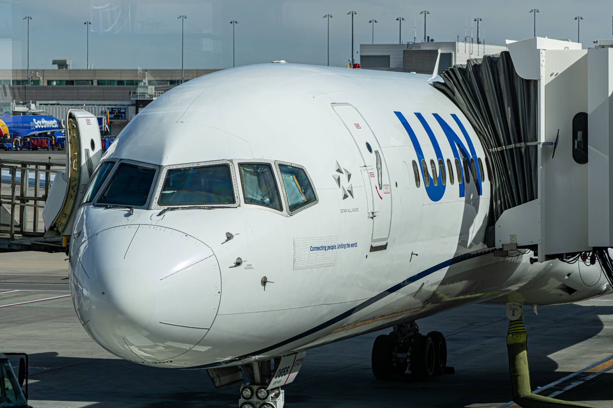 United Airlines N57855 at KDEN by tyty_photographs
