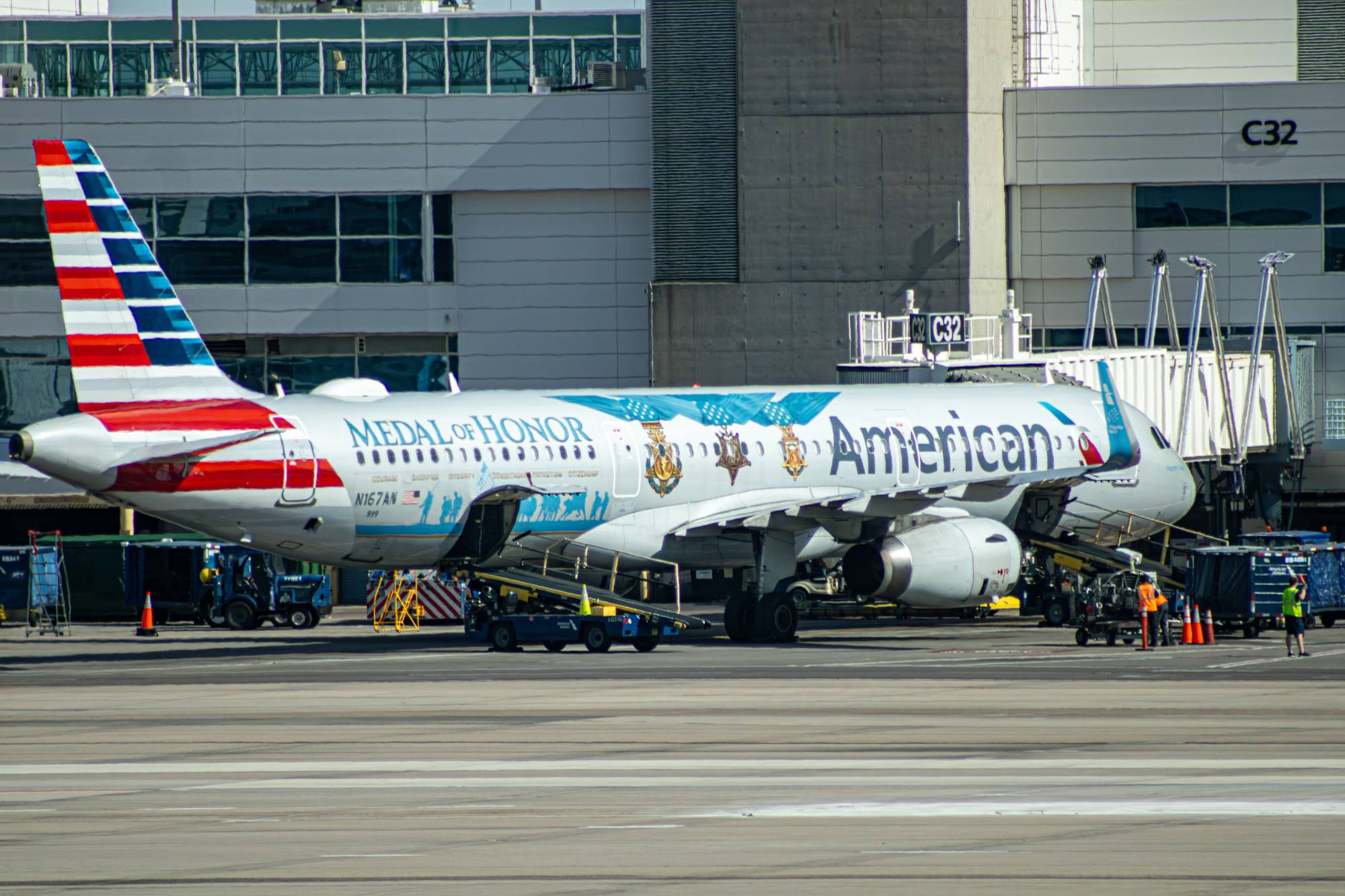 American Airlines N167AN at KDEN by tyty_photographs