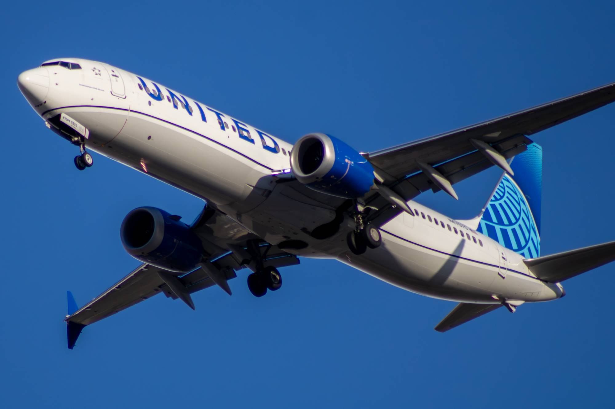 United Airlines N47570 at KDEN by tyty_photographs