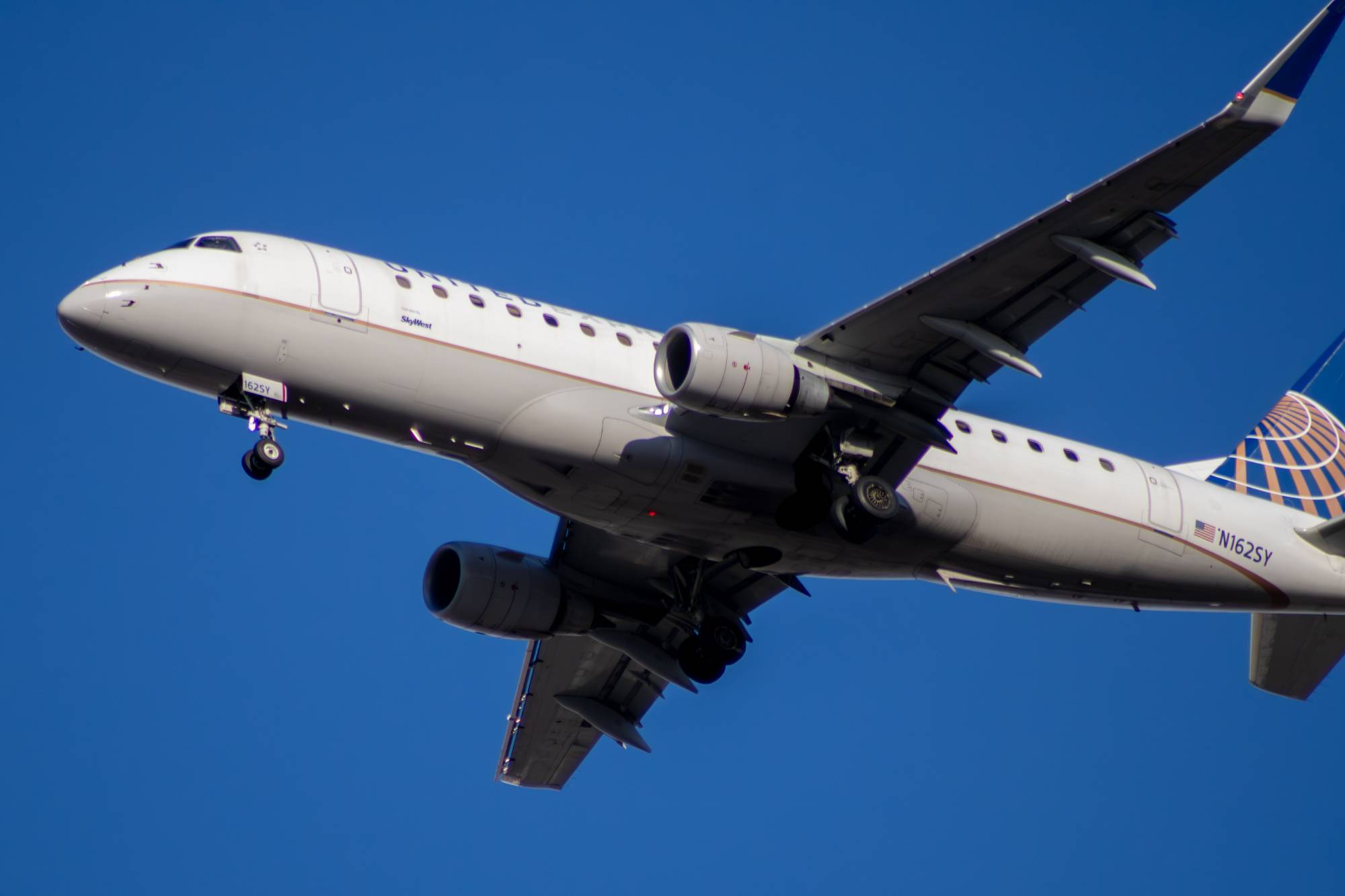 United Express N162SY at KDEN by tyty_photographs