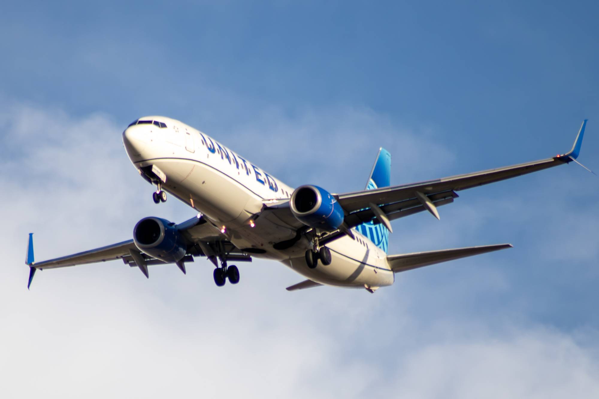 United Airlines N14242 at KDEN by tyty_photographs