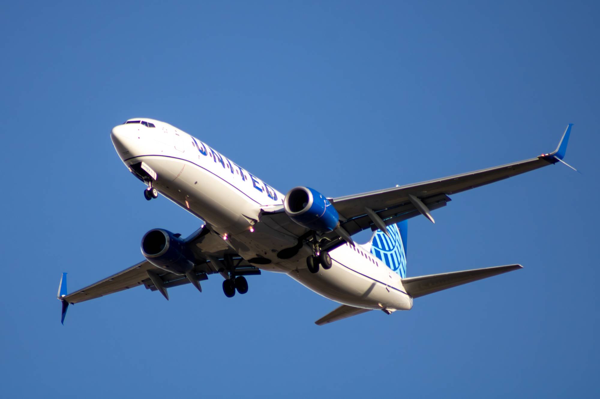 United Airlines N73278 at KDEN by tyty_photographs