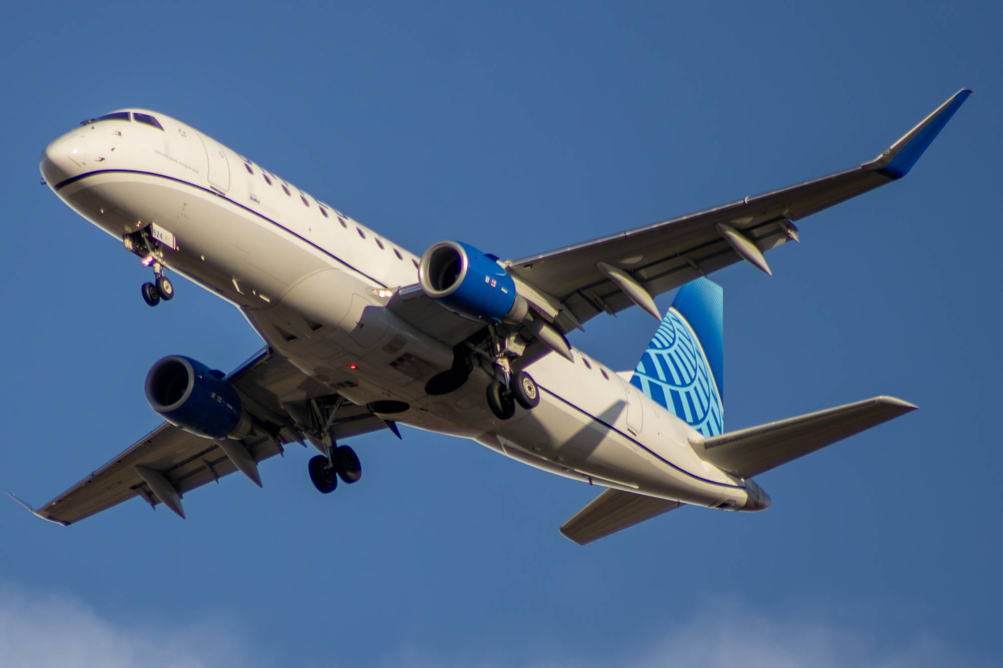 United Express N624UX at KDEN by tyty_photographs