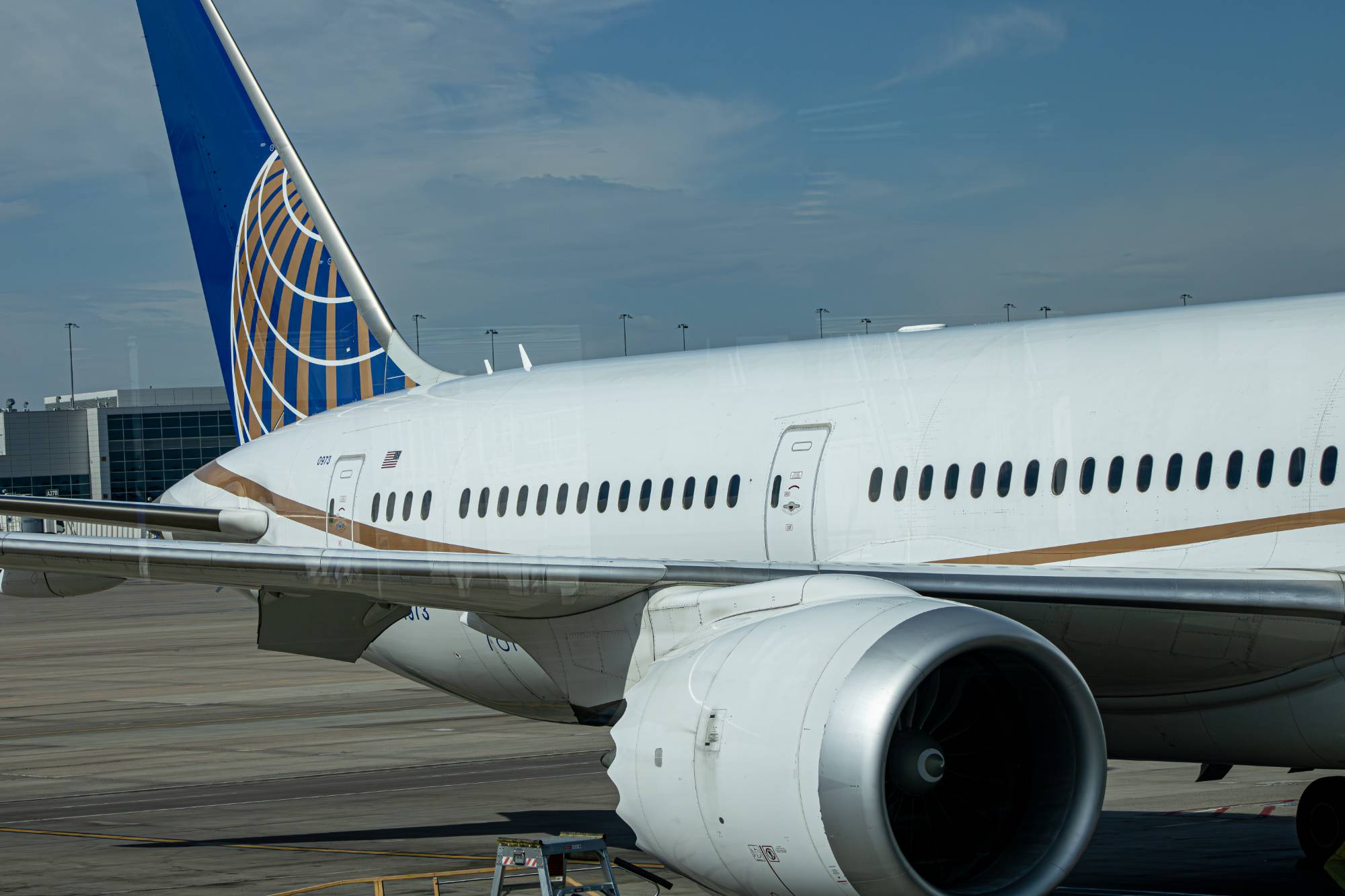 United Airlines N24973 at KDEN by tyty_photographs
