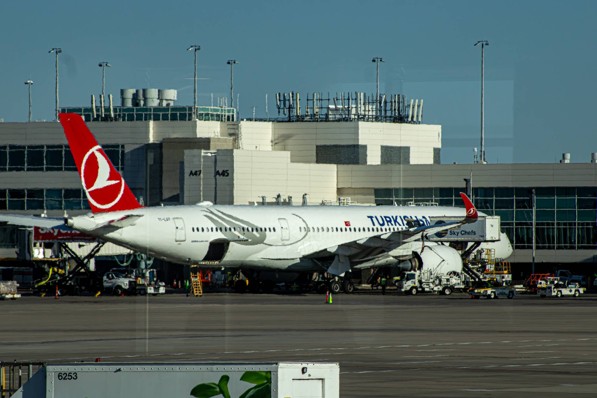 Turkish Airlines TC-LGT at KDEN by tyty_photographs