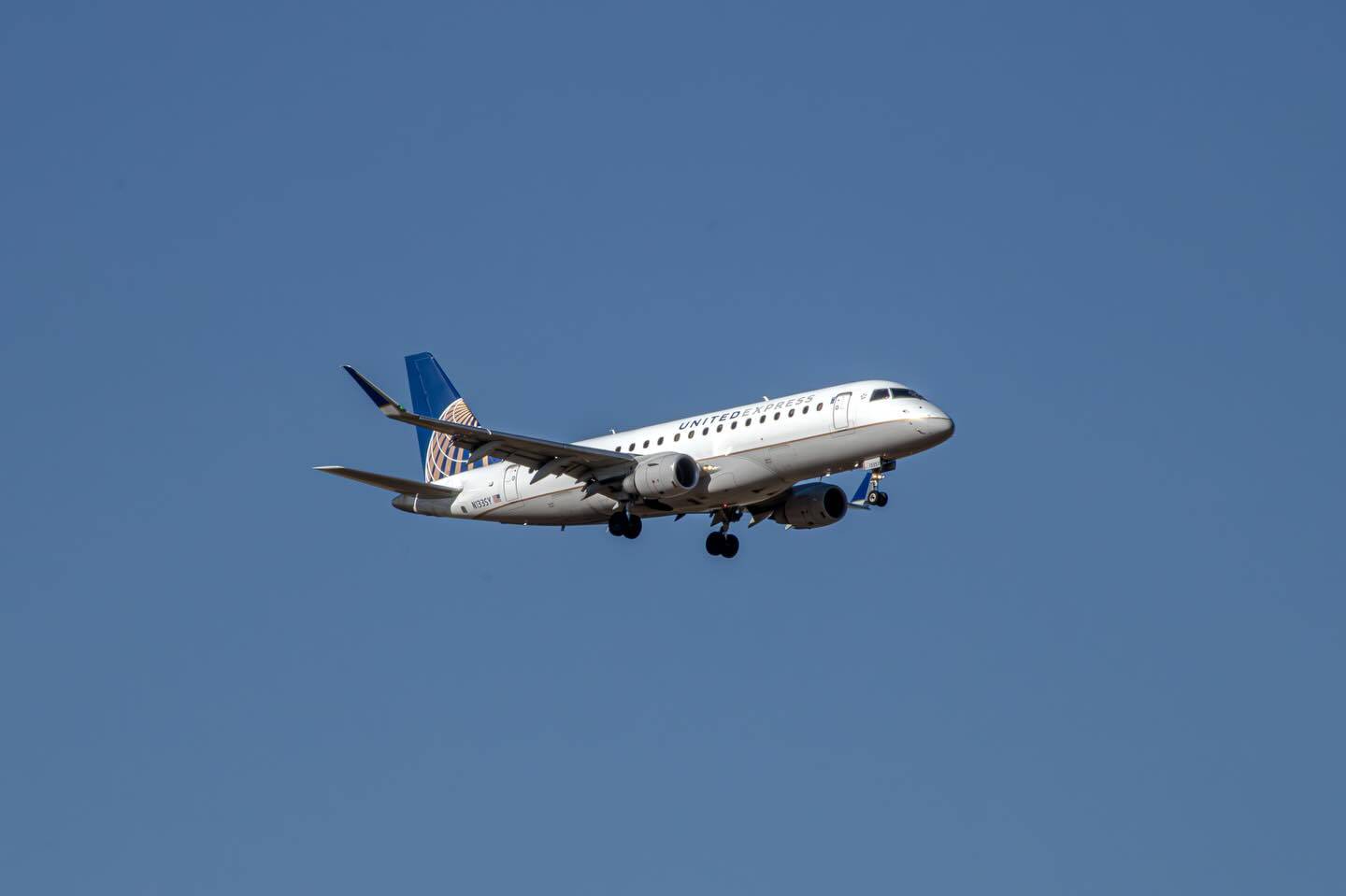 United Express N133SY at KDEN by tyty_photographs
