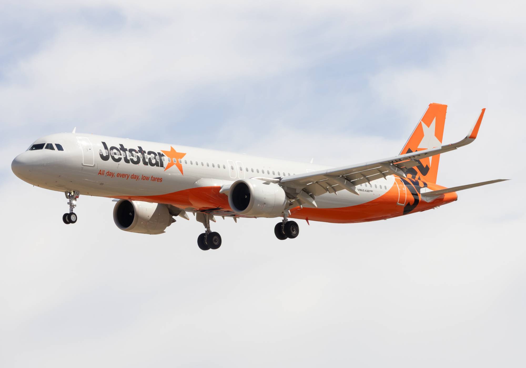 Jetstar VH-OYX at YPAD by yue