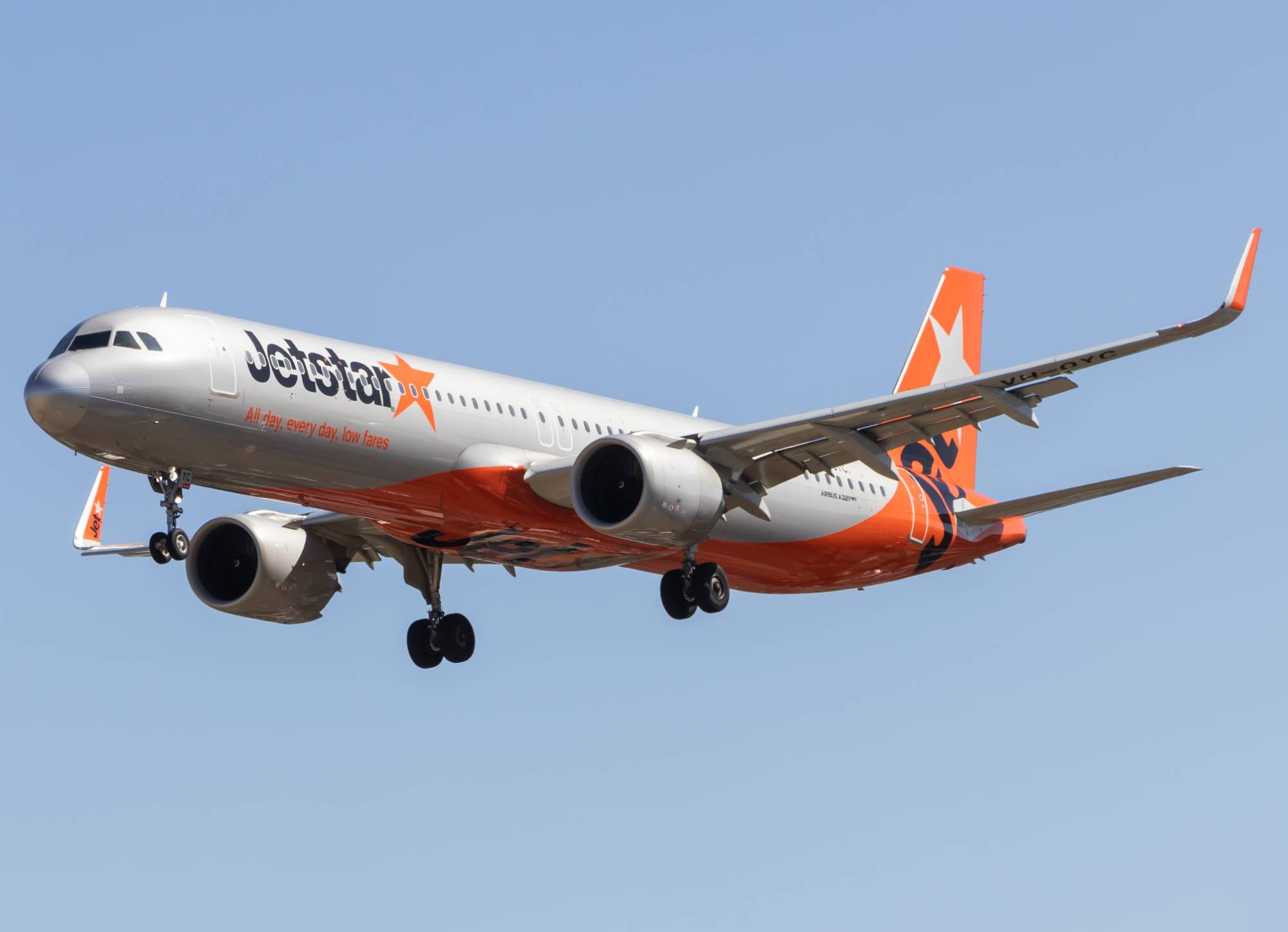Jetstar VH-OYC at YPAD by yue