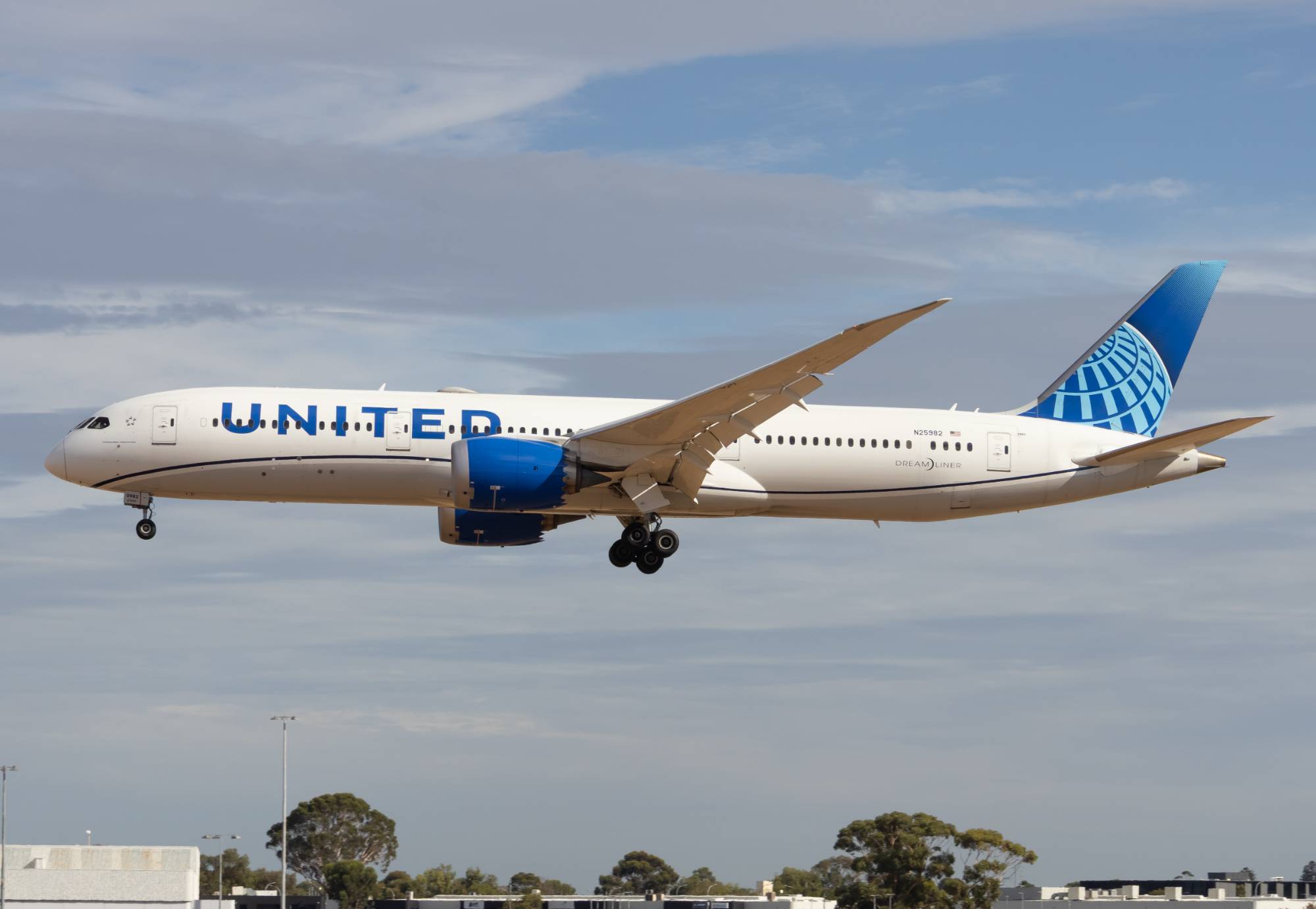 United Airlines N25982 at YPAD by yue