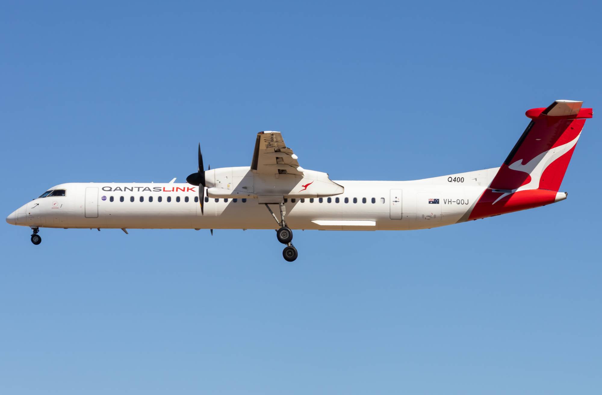 QantasLink VH-QOJ at YPAD by yue