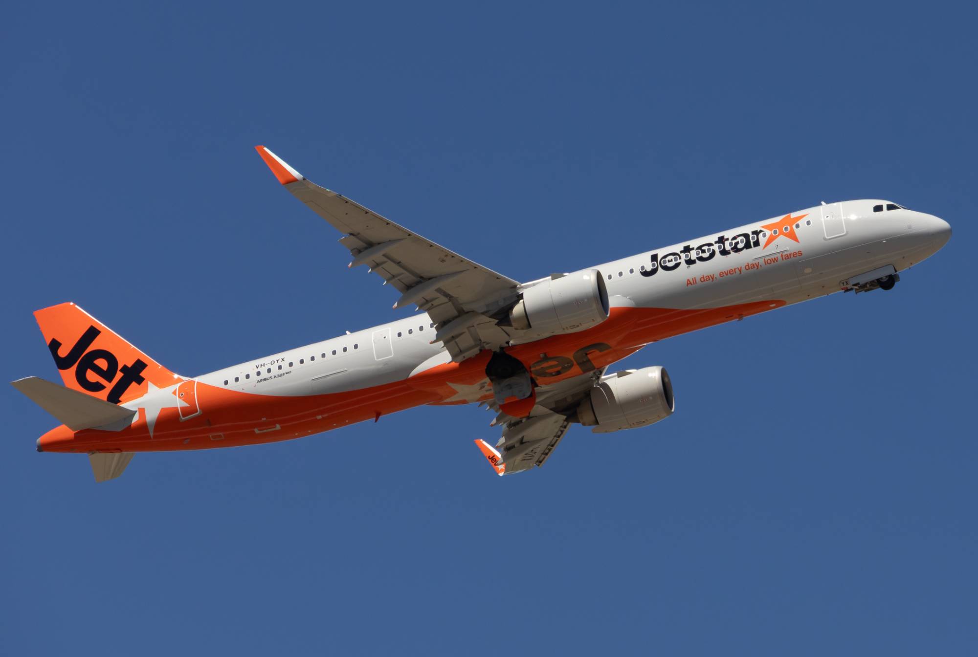 Jetstar VH-OYX at YPAD by yue
