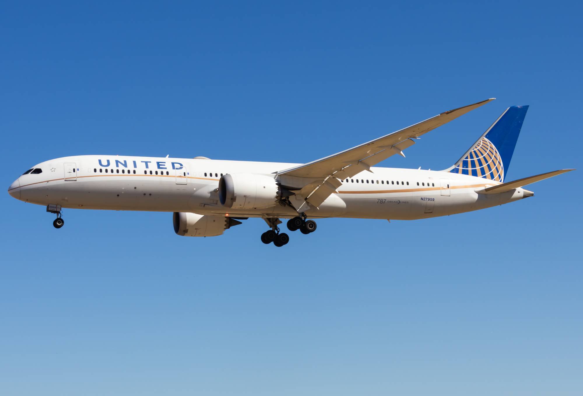 United Airlines N27959 at YPAD by yue