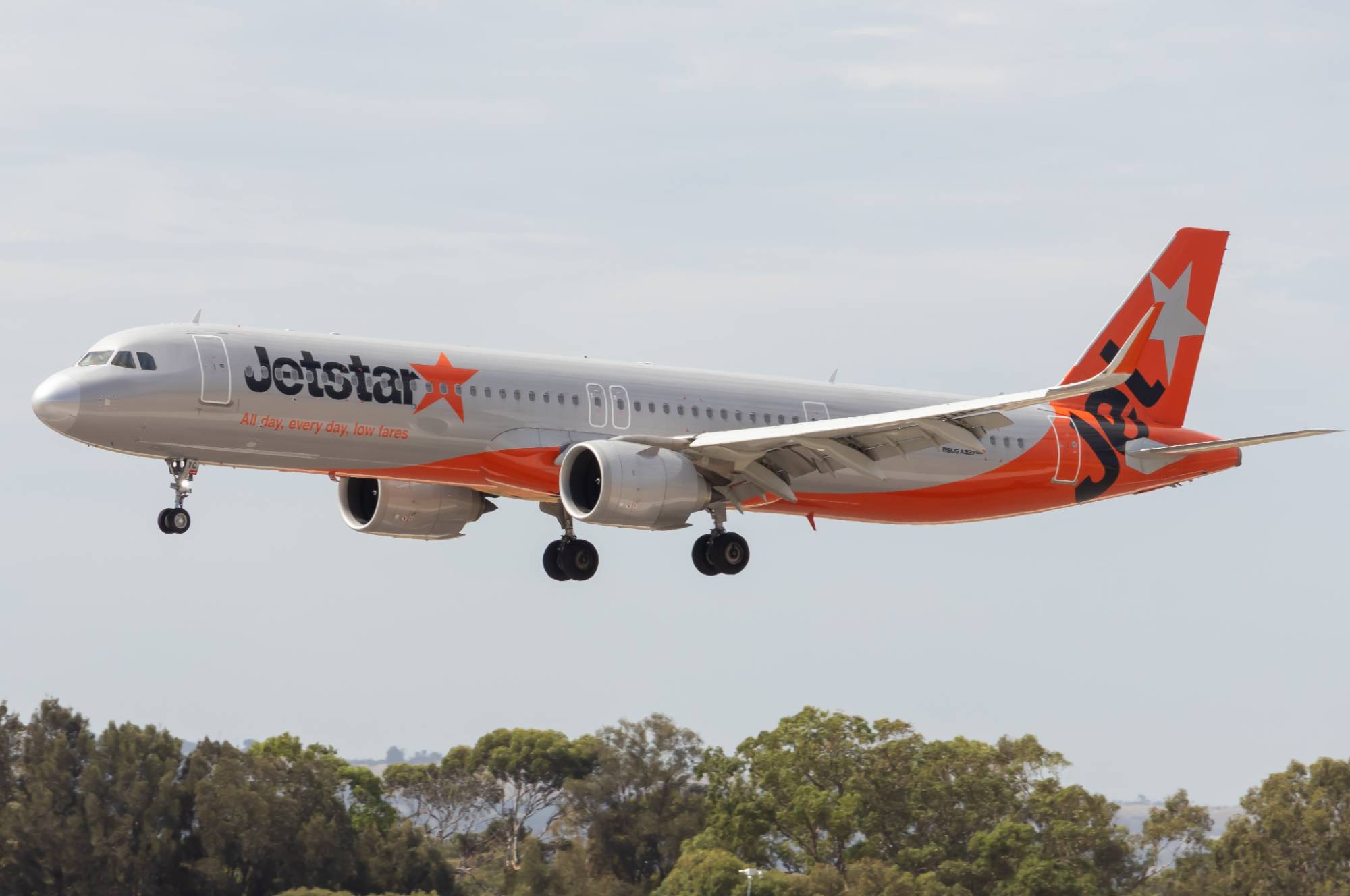 Jetstar VH-OYC at YPAD by yue