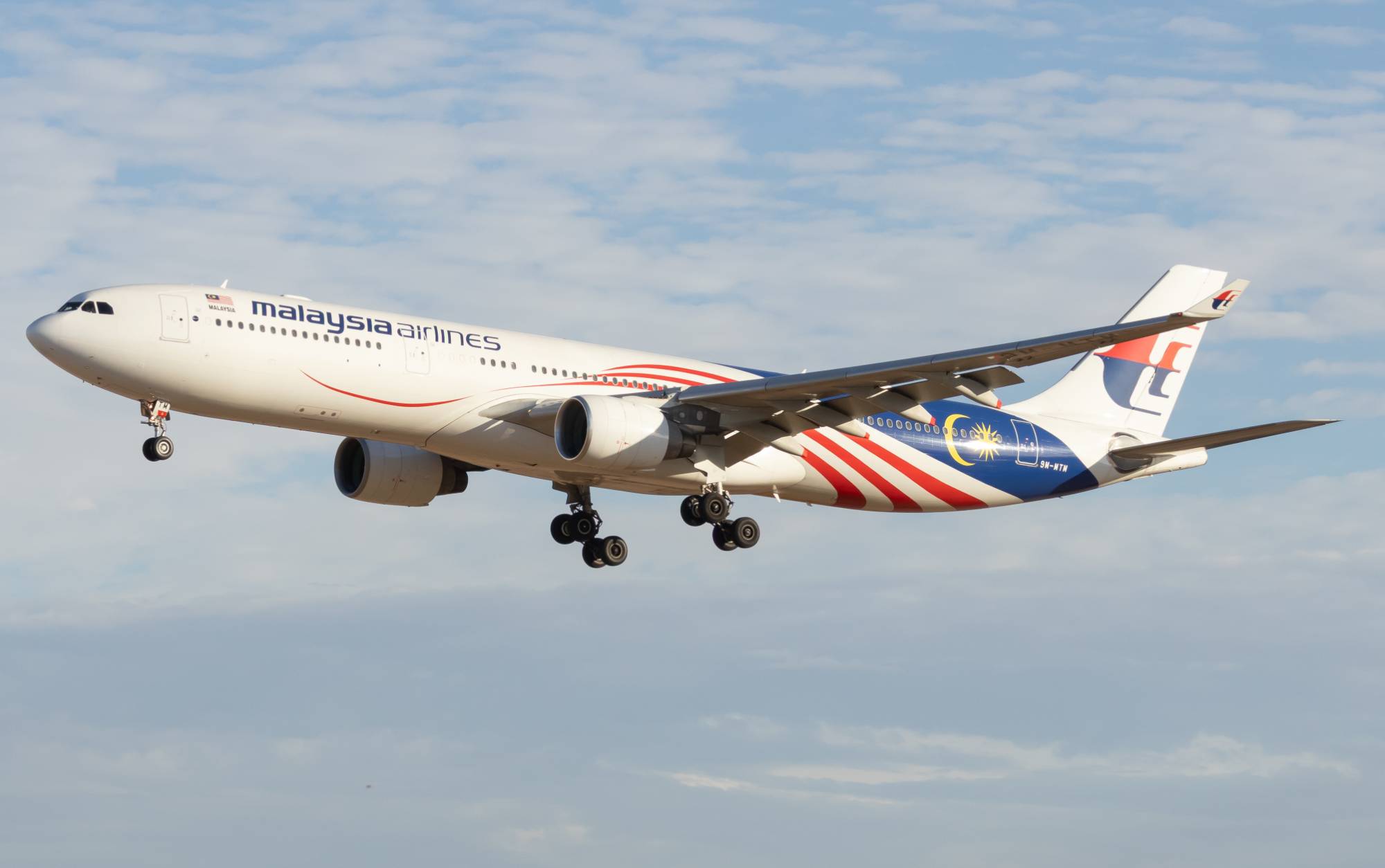 Malaysia Airlines 9M-MTM at YPAD by yue