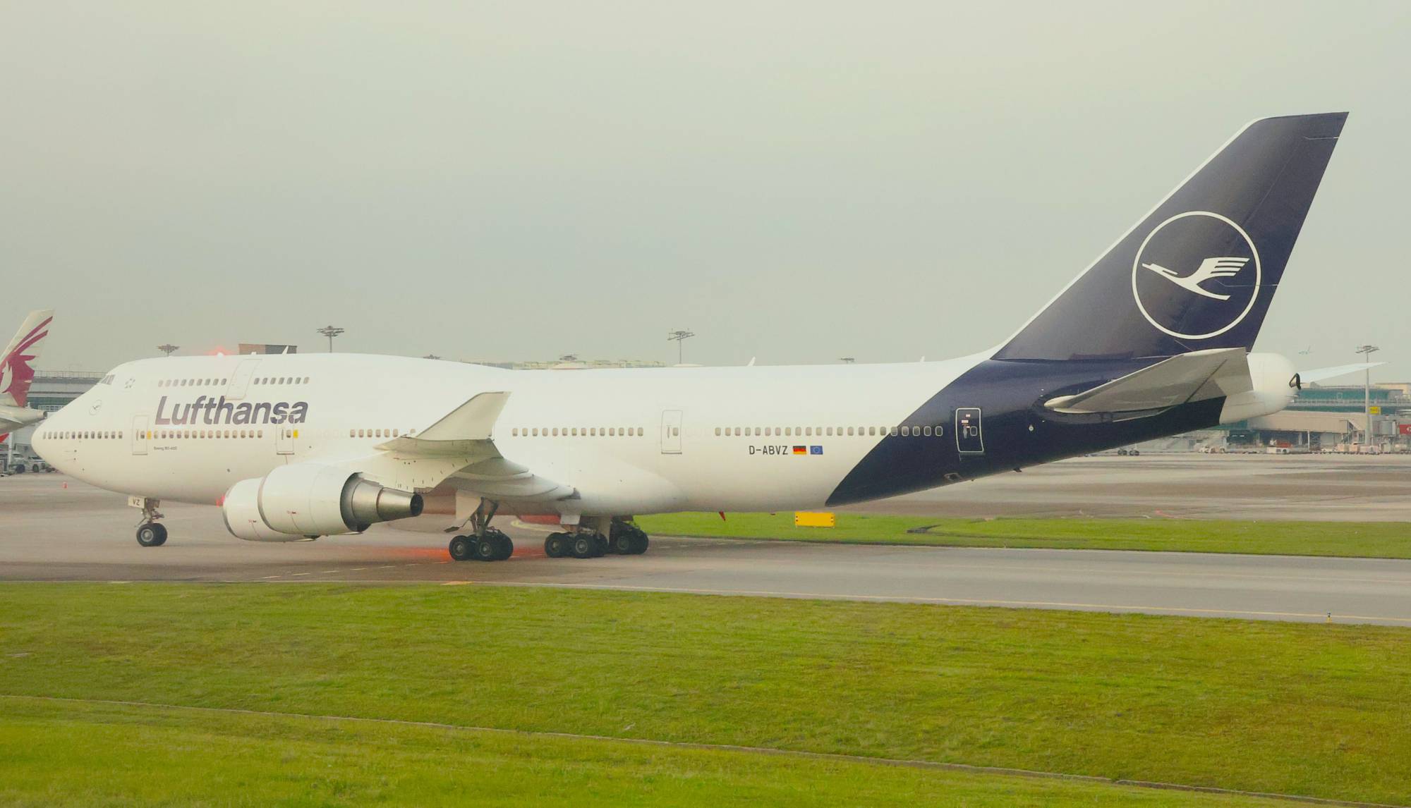 Lufthansa D-ABYZ at WSSS by yue