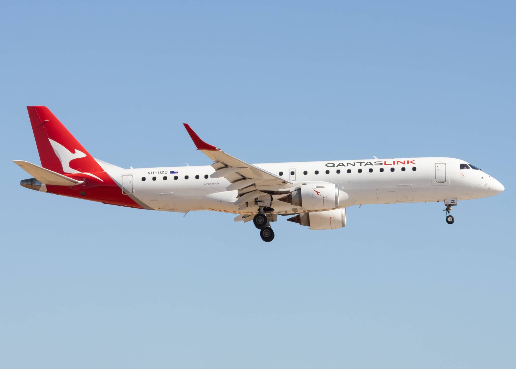 QantasLink VH-UZD at YPAD by yue
