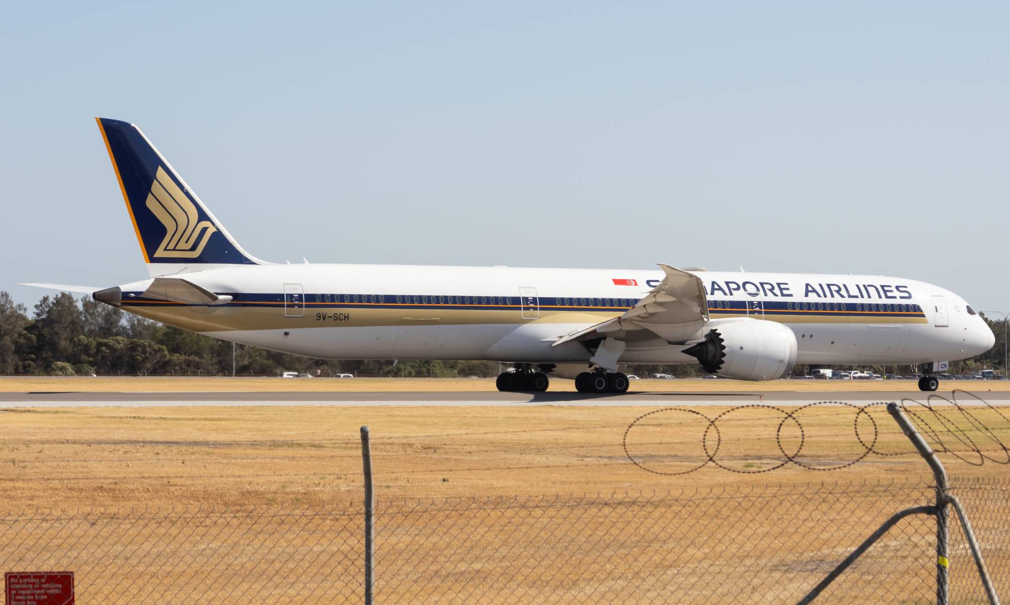 Singapore Airlines 9V-SCH at YPAD by yue