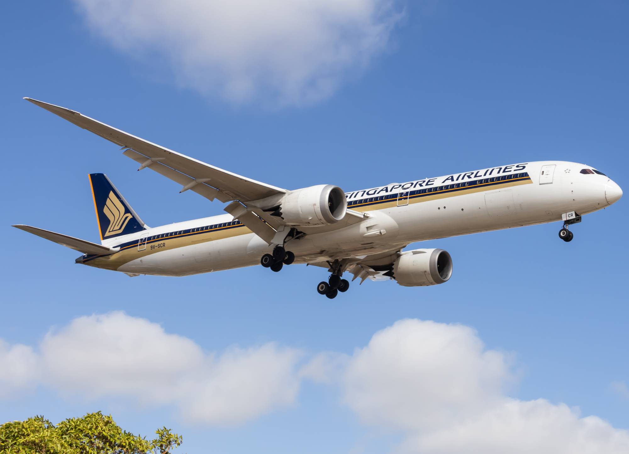 Singapore Airlines 9V-SCR at YPAD by yue
