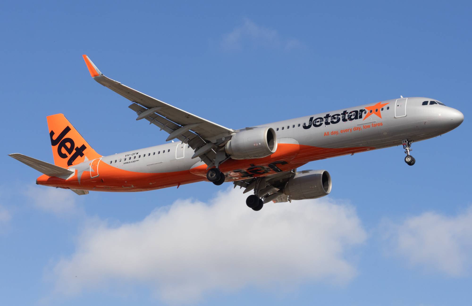 Jetstar VH-OFW at YPAD by yue