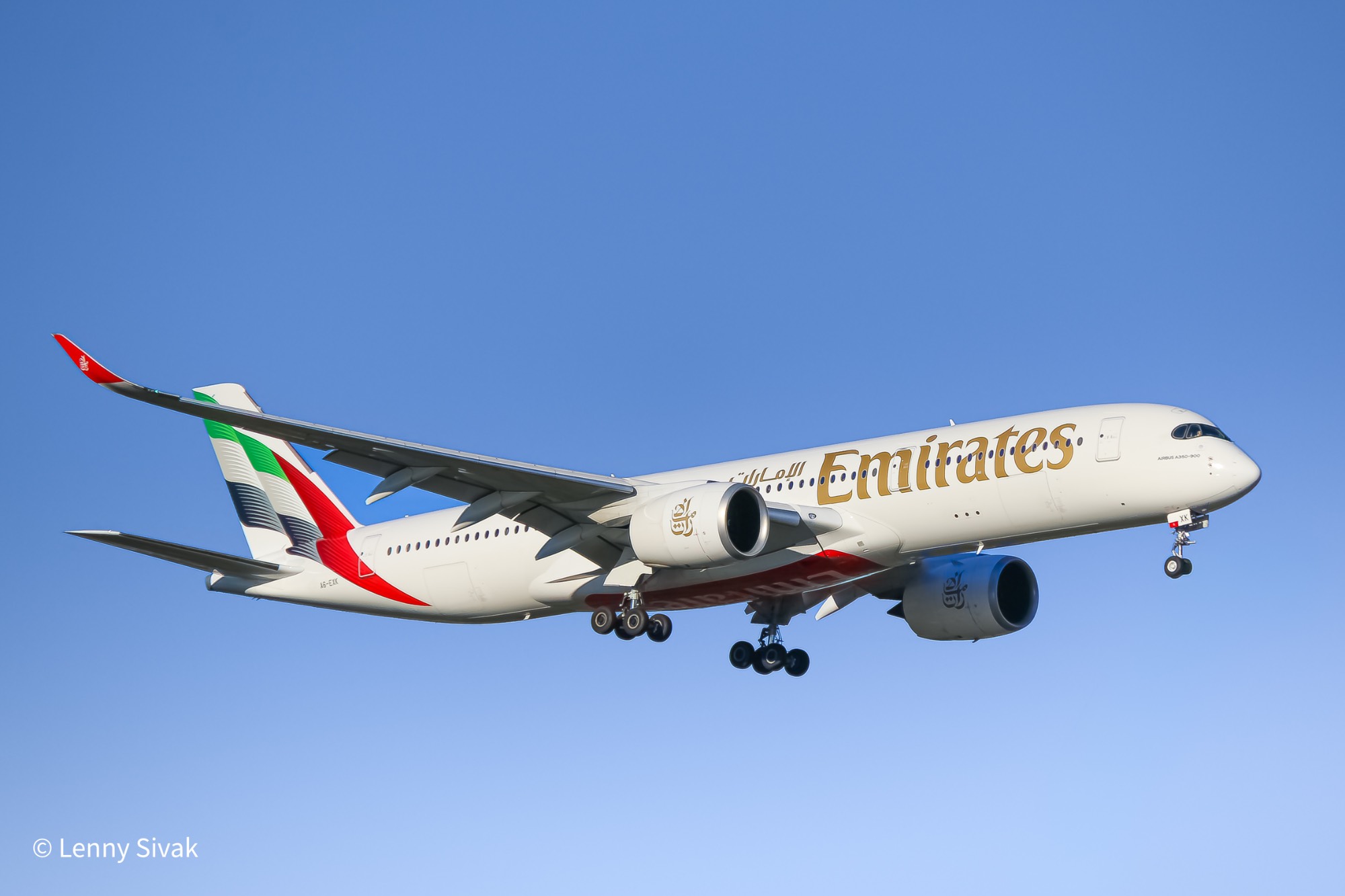 Emirates A6-EXK at YPPH by lennysivak