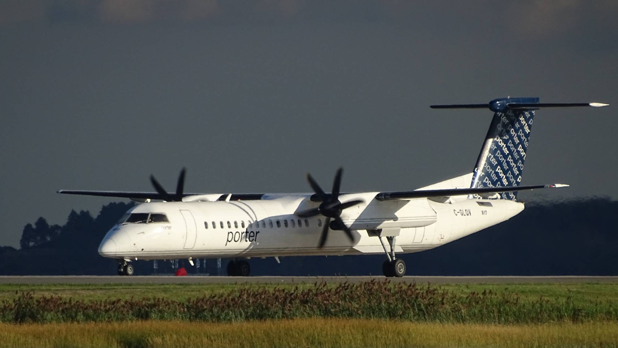 Porter Airlines C-GLQV at KBOS by DuckOnABike