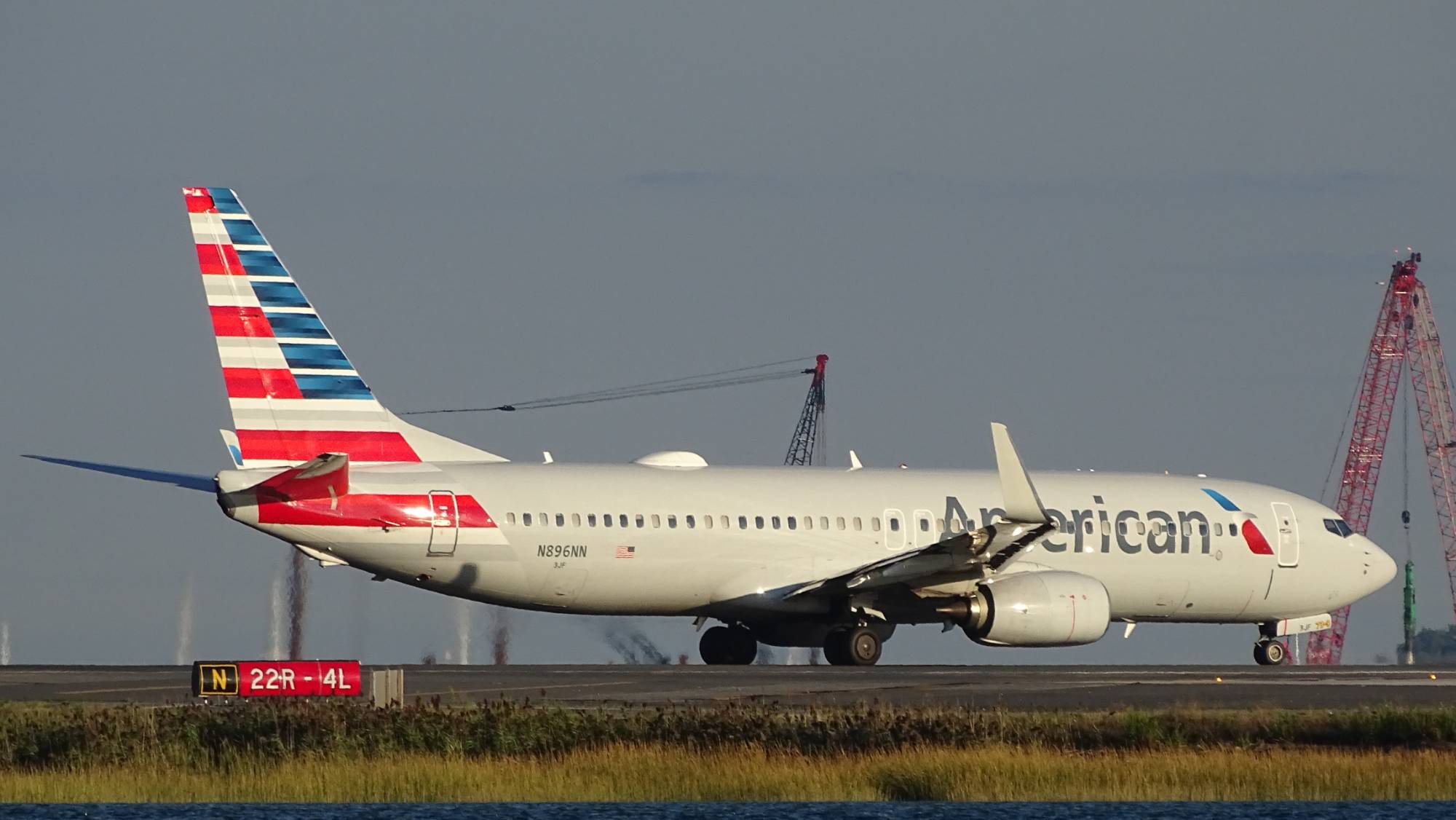 American Airlines N896NN at KBOS by DuckOnABike