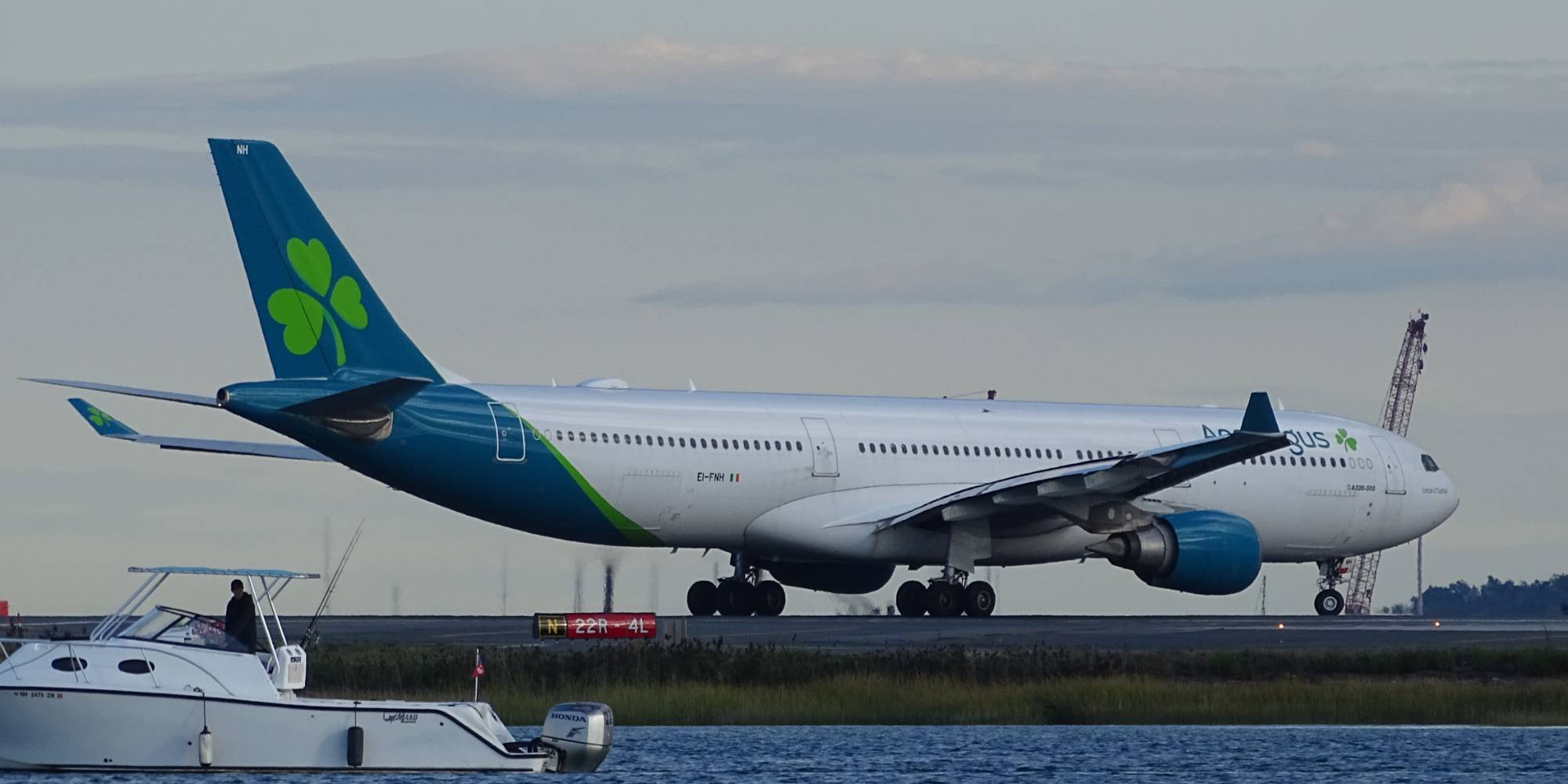 Aer Lingus EI-FNH at KBOS by DuckOnABike