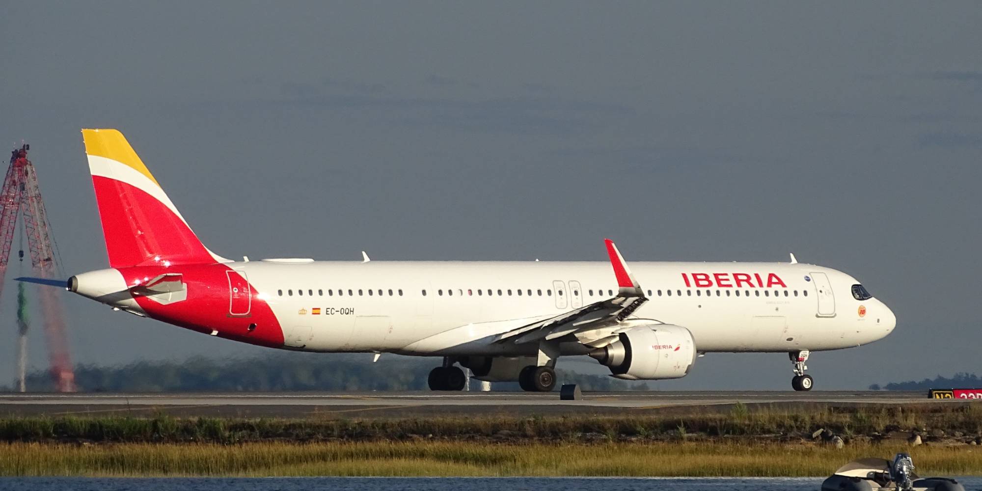 Iberia Airlines EC-OQH at KBOS by DuckOnABike
